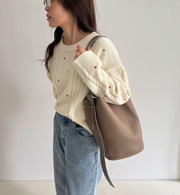 fredy emue「タテ型2wayレザーホーボーバッグ」|ショルダー・メッセンジャー|グレイッシュベージュ