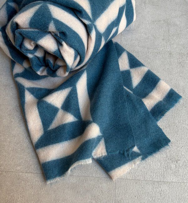  「【WEB限定】幾何柄プリントストール」|マフラー|