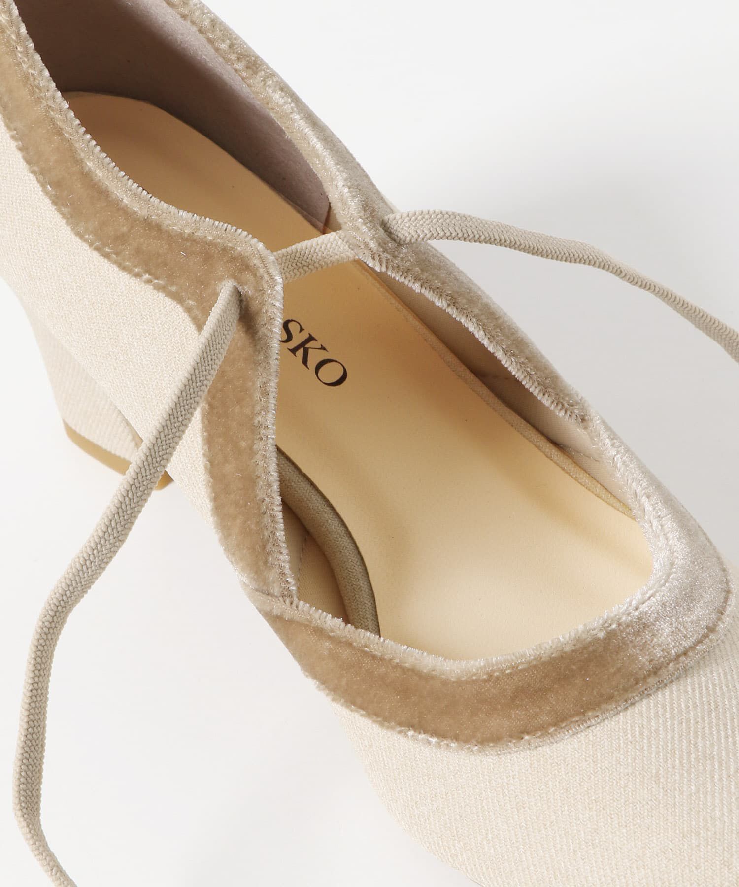 RODE SKO「『MADE IN JAPAN』チャンキーヒールリボンパンプス」|パンプス|