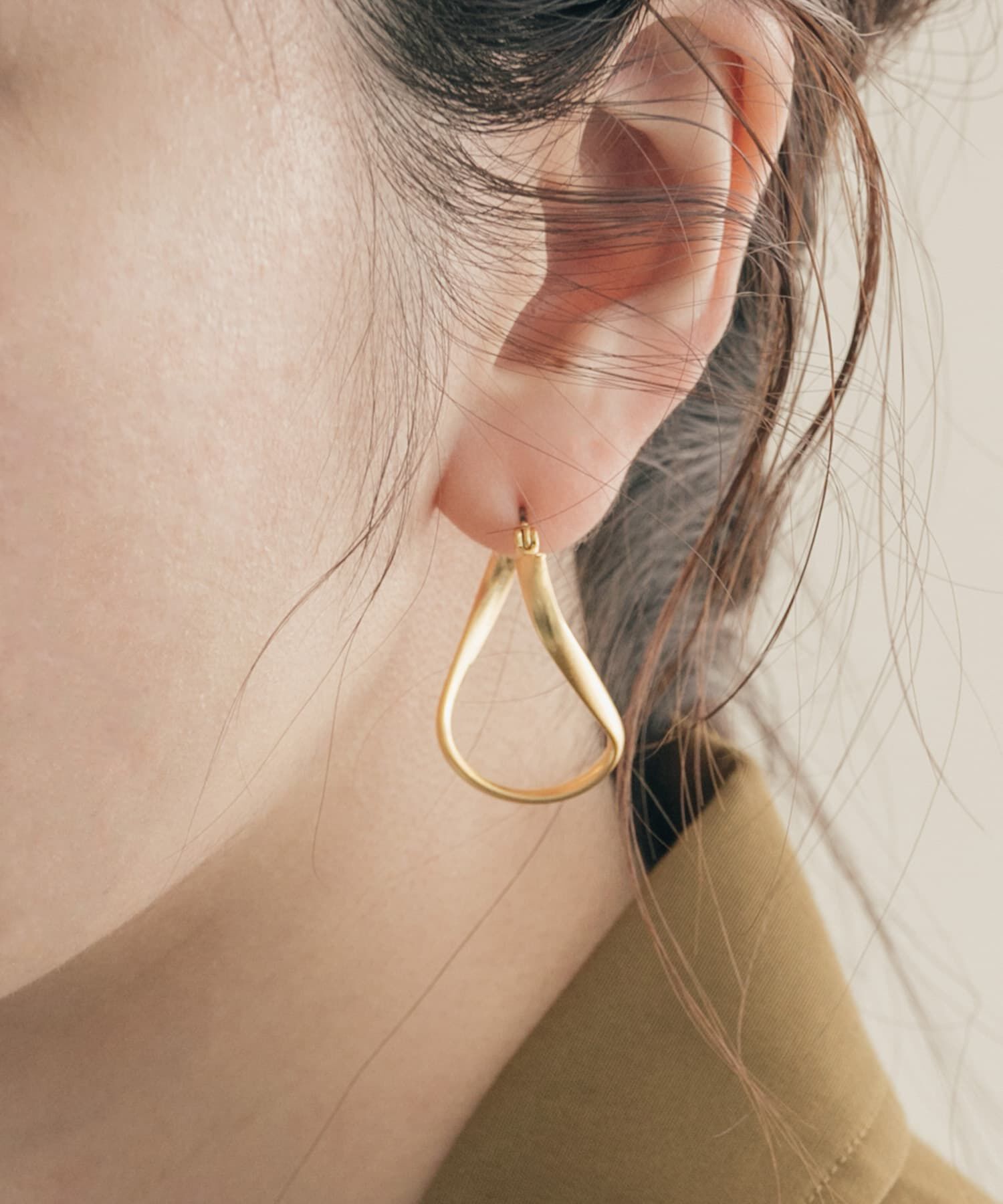 SMELLY「ネジリフープピアス」|ピアス|