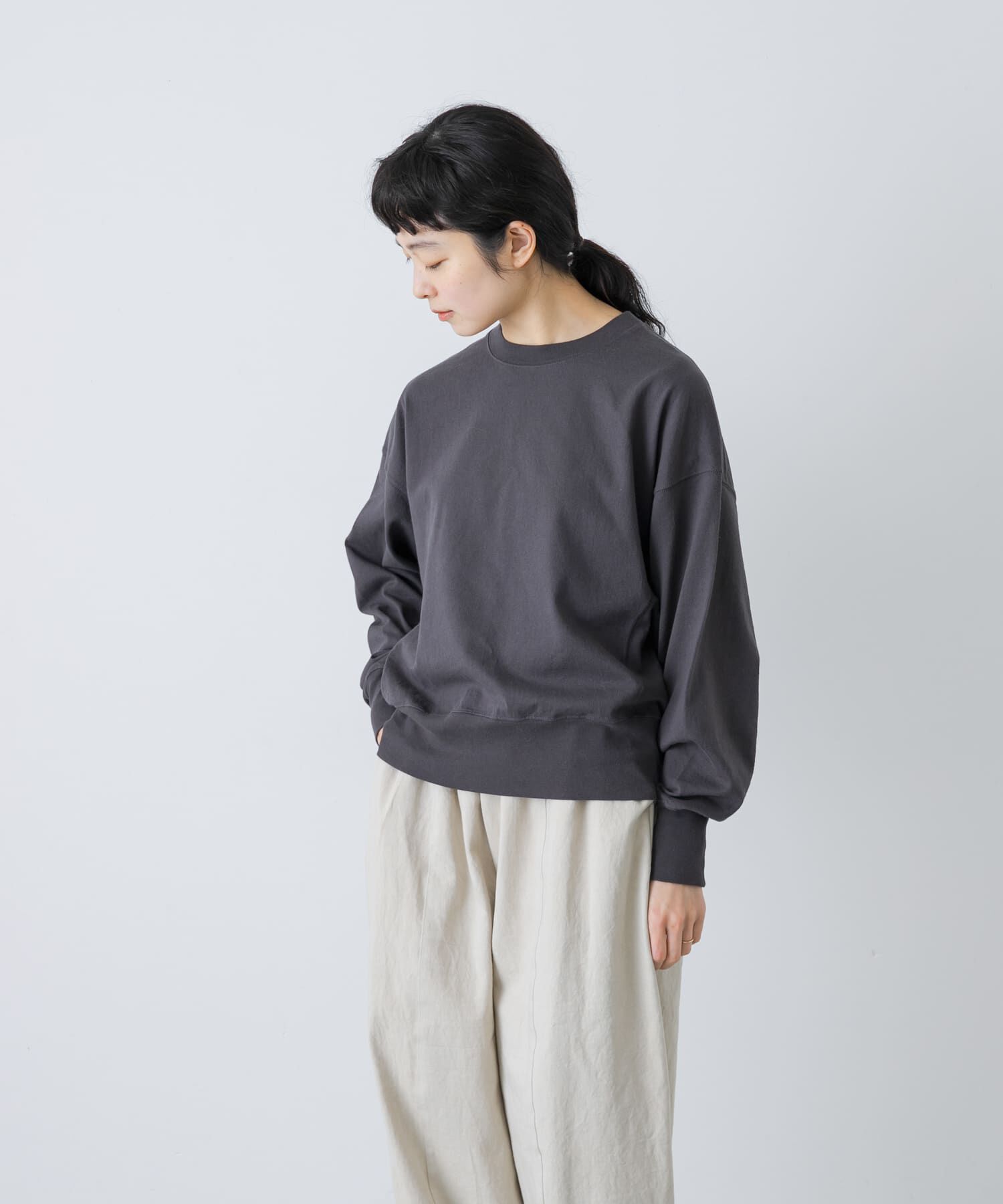 かぐれ「オープンエンドクルーネックプルオーバー」|Tシャツ・カットソー|チャコールグレー
