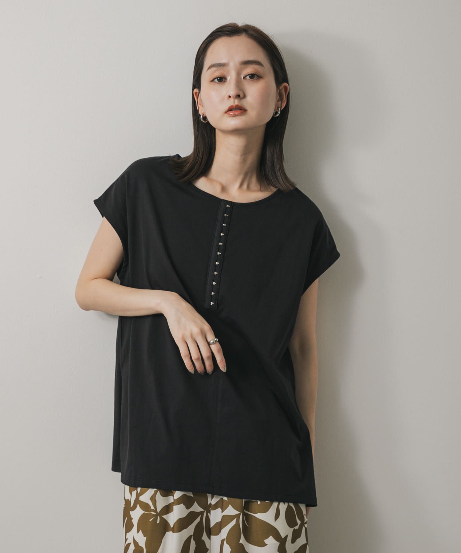 SENSE OF PLACE by URBAN RESEARCH「フロントホックフレンチスリーブカットトップ」|Tシャツ・カットソー|