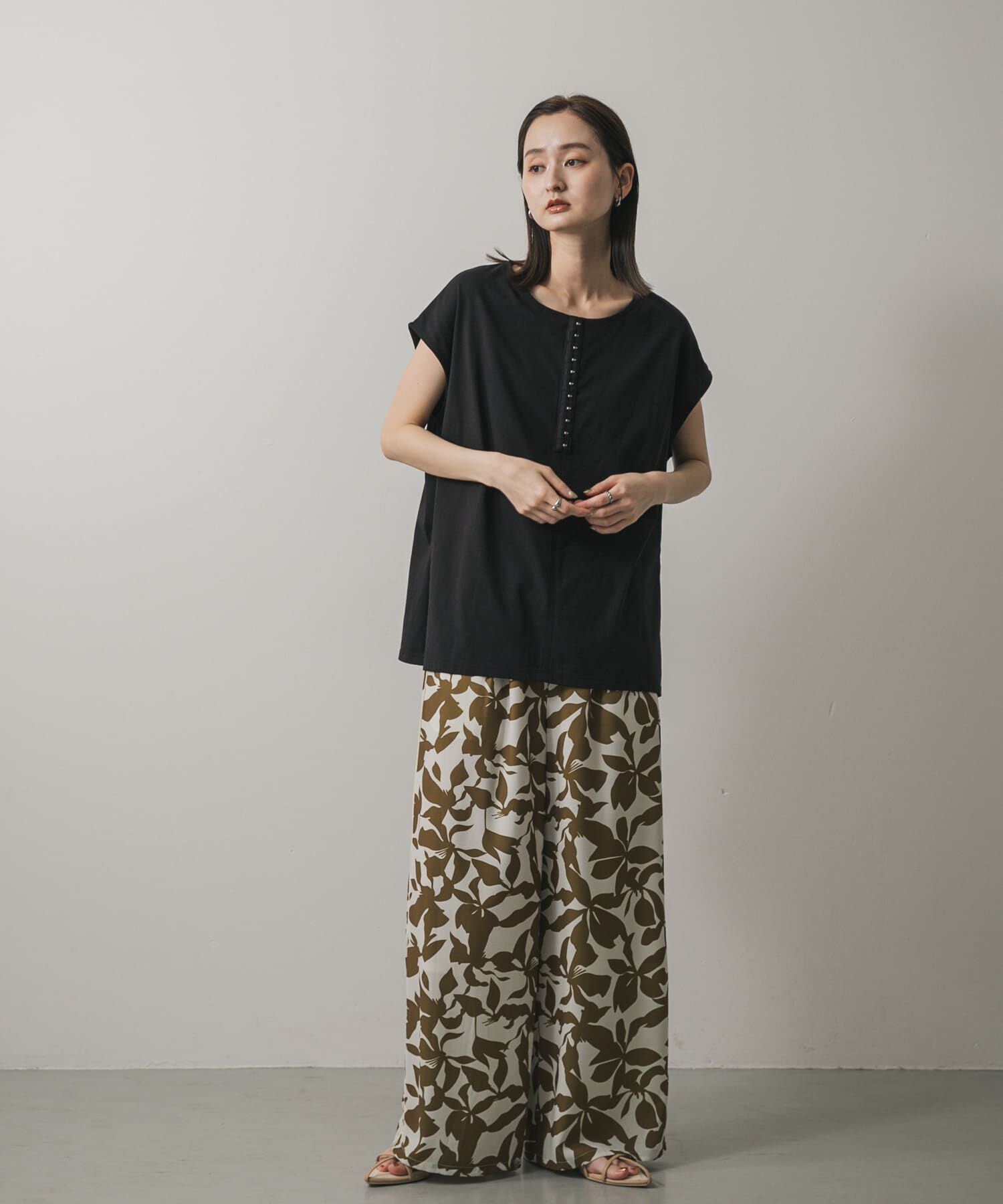 SENSE OF PLACE by URBAN RESEARCH「フロントホックフレンチスリーブカットトップ」|Tシャツ・カットソー|