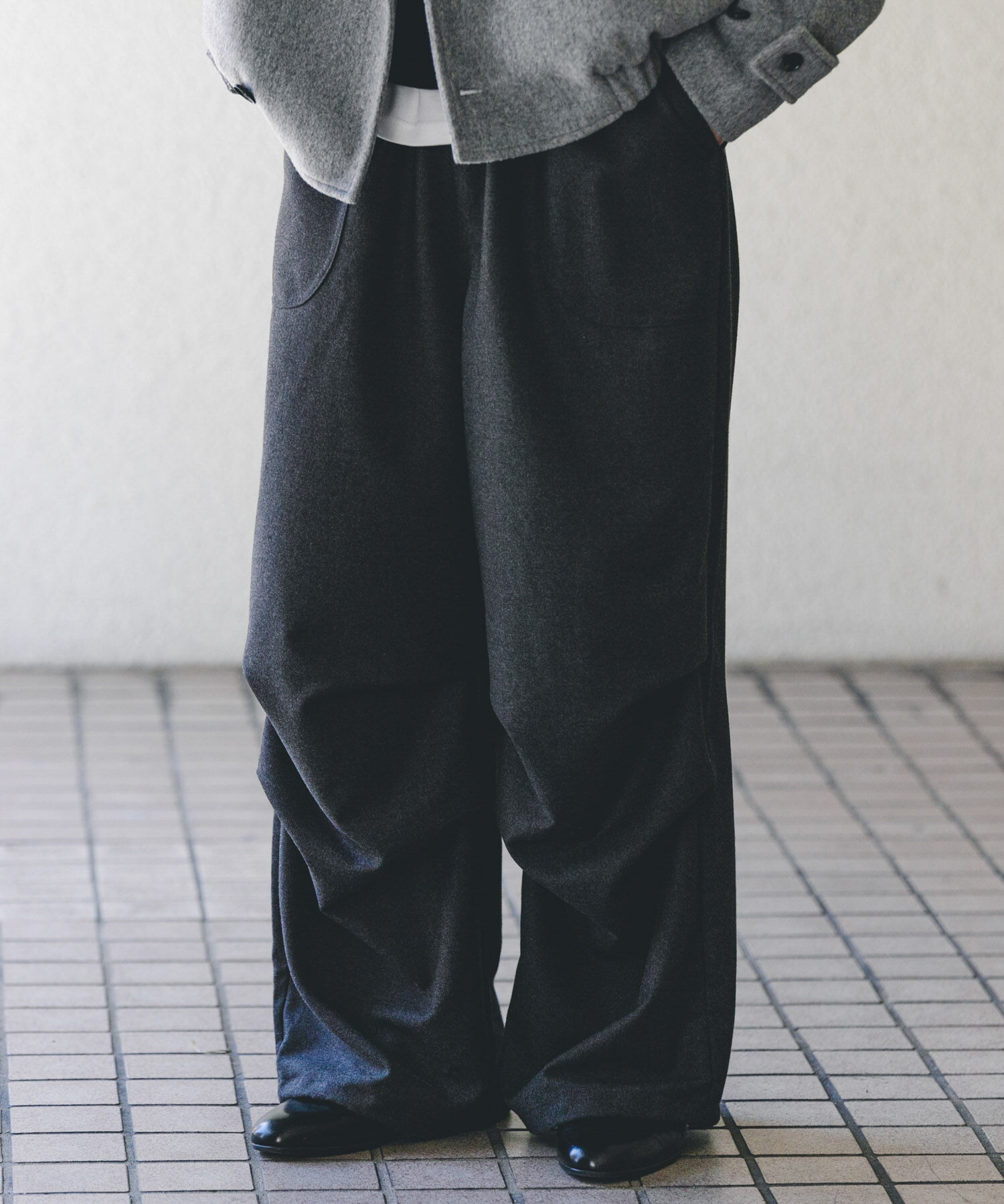 SENSE OF PLACE by URBAN RESEARCH「『WEB/一部店舗限定』ブラッシュドイージーパラシュートパンツ」|その他|チャコールグレー