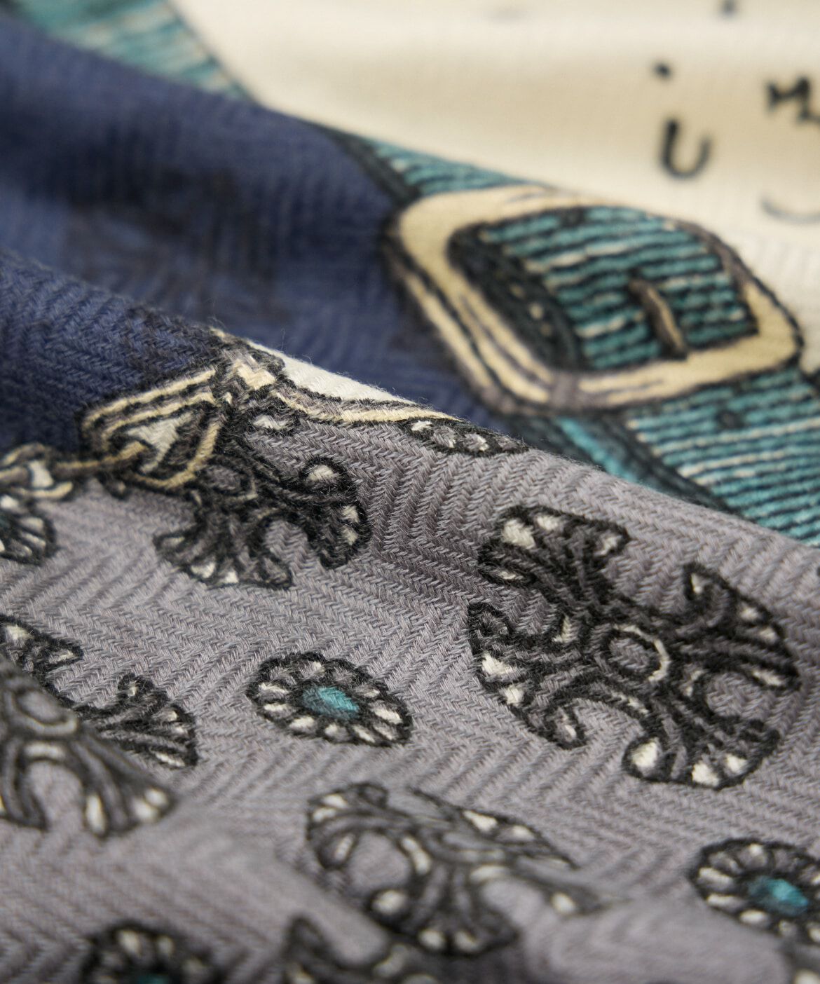 FAVORITE SUKINAMONO「ウールシルクストールヘリンボーン織　クレストベルト柄《manipuri》」|ストール|