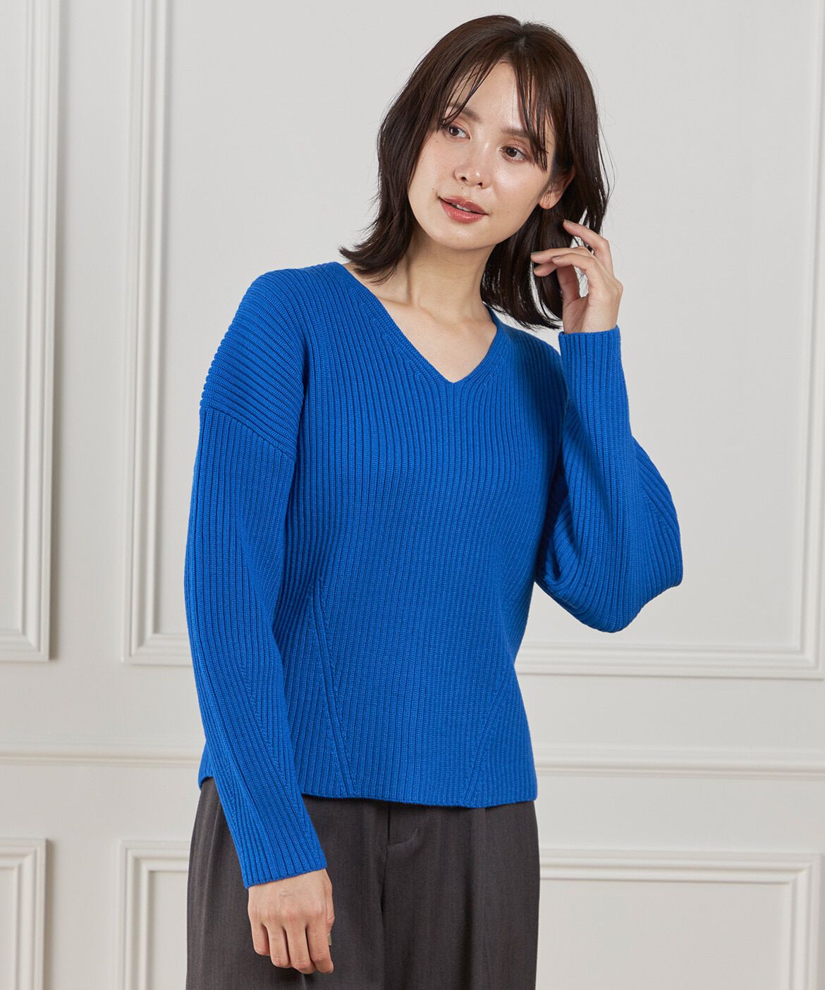 INED「《大きいサイズ》Vネックプルオーバーニット」|ニット・セーター|ブルー1