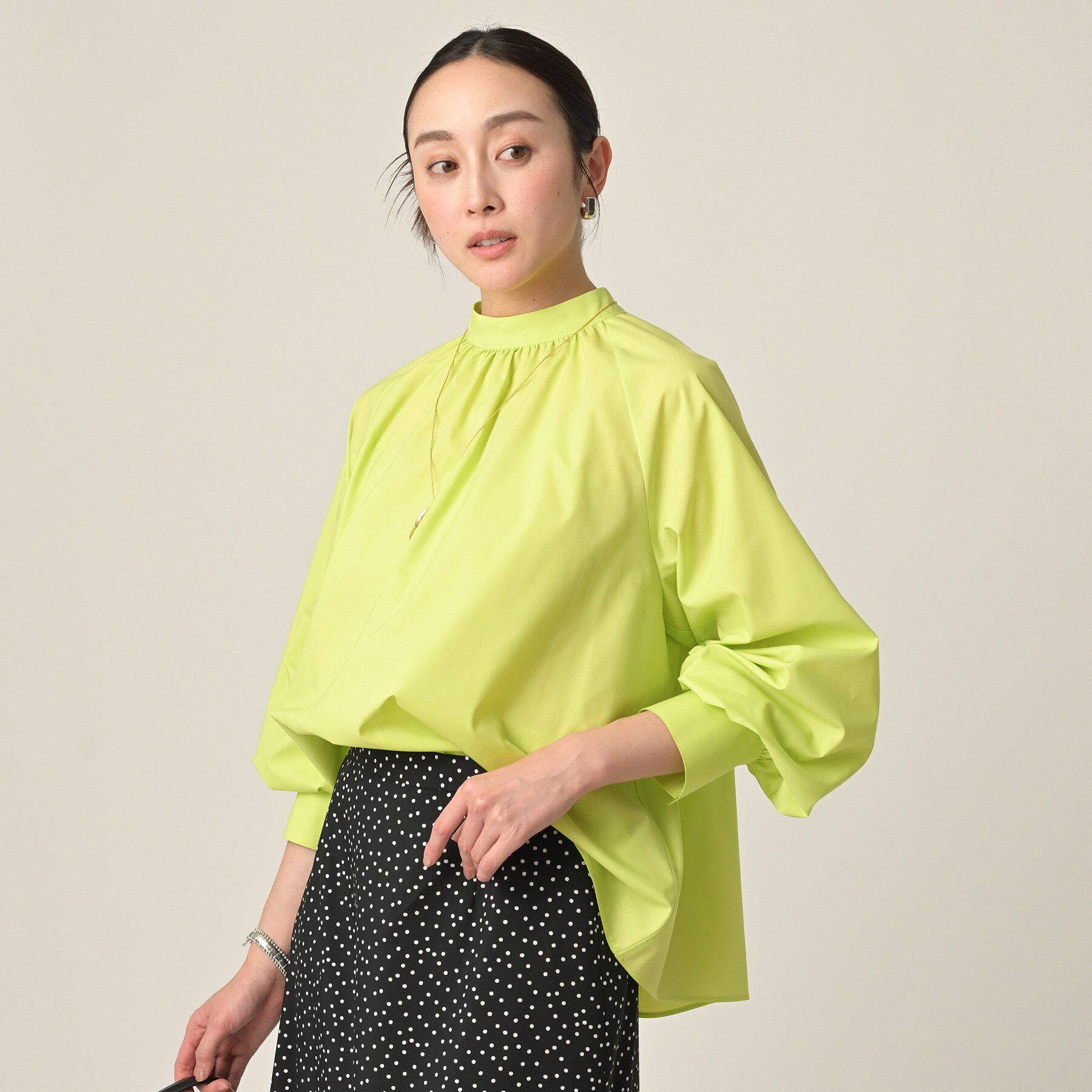 UNTITLED「【洗える/オンオフ使える】タイプライタースタンドネックブラウス」|シャツ・ブラウス|