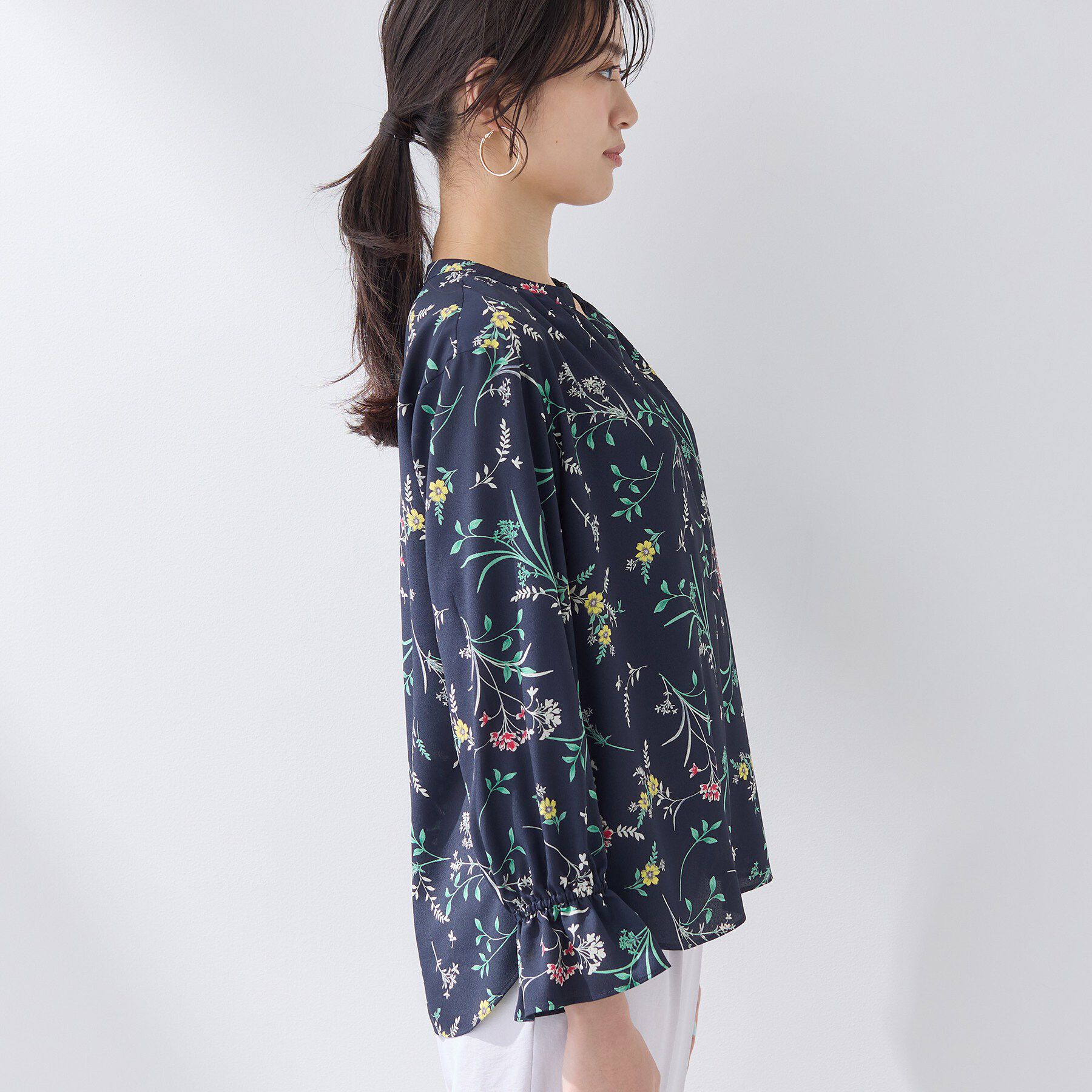 INDIVI「【SETUP可能】モダンフラワー柄キャンディスリーブブラウス」|シャツ・ブラウス|