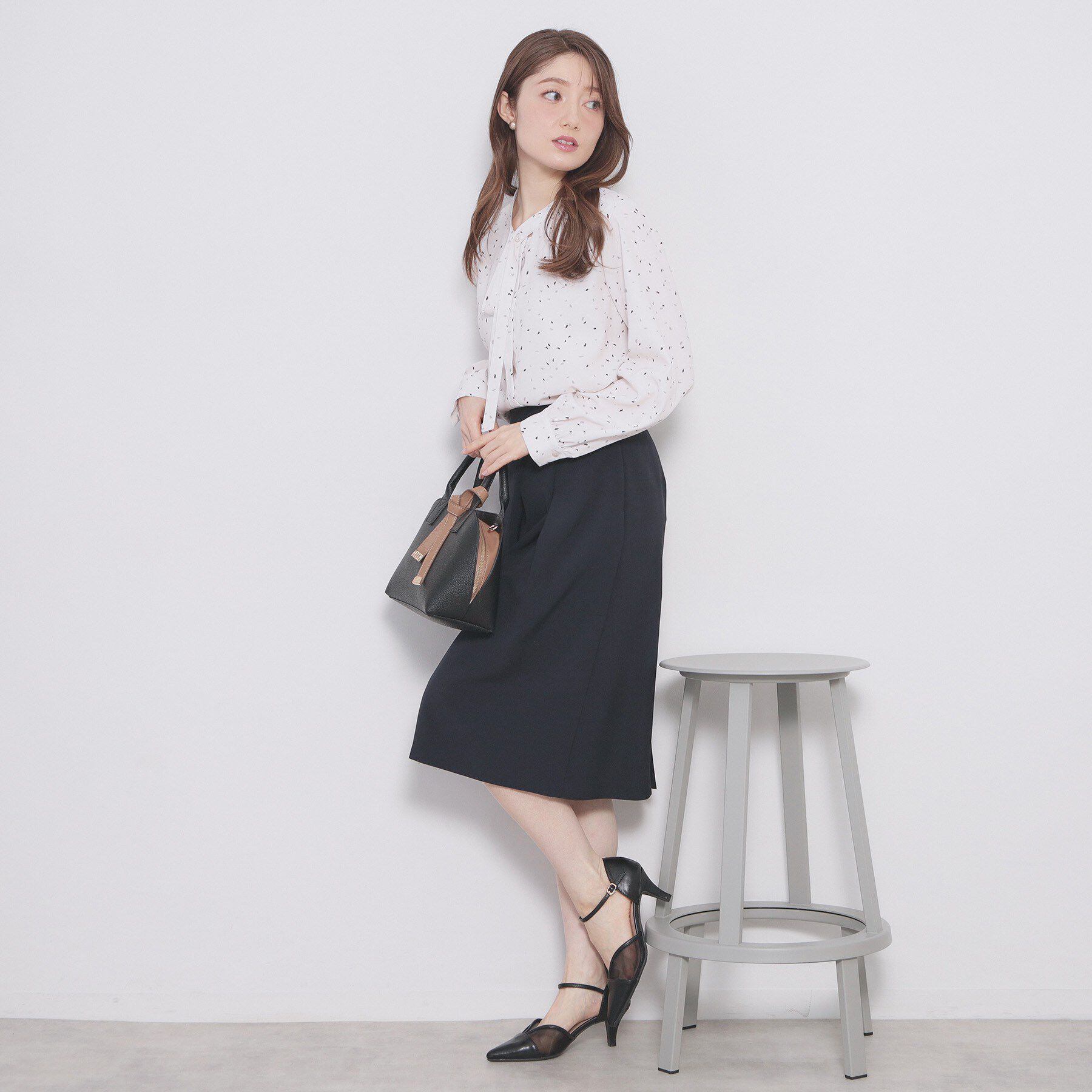 index「フェイクパールピンボウタイブラウス【洗濯機OK/イージーアイロン/ストレッチ】《XS-LL》」|シャツ・ブラウス|