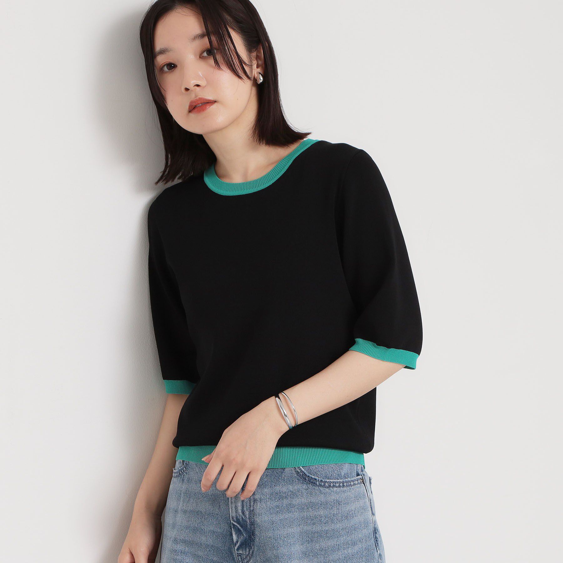 THE SHOP TK「【接触冷感/洗濯機OK/毛玉になりにくい/UV】さりげないラインで品よく映える 配色5分袖トップス」|ニット・セーター|ブラック(519)