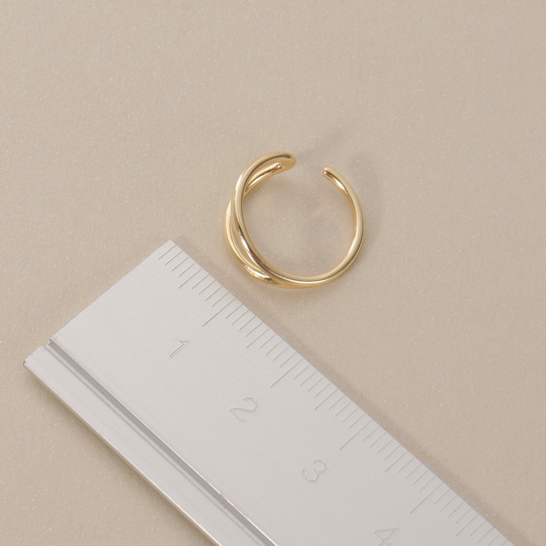 COCOSHNIK「K10フォークドループ イヤーカフ」|イヤリング|