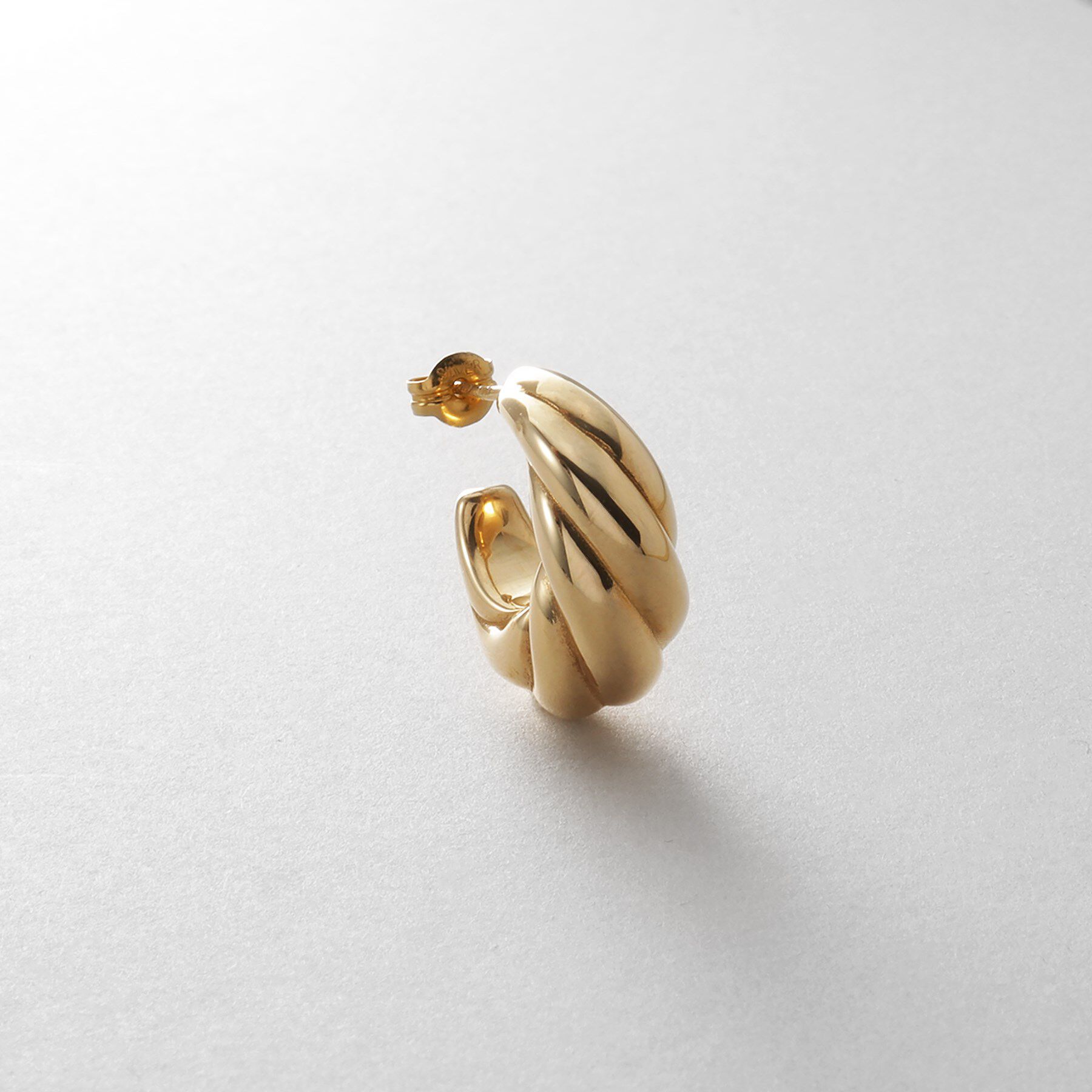 COCOSHNIK ONKITSCH「シルバー ホロウフープ クロワッサンピアス GP」|ピアス|