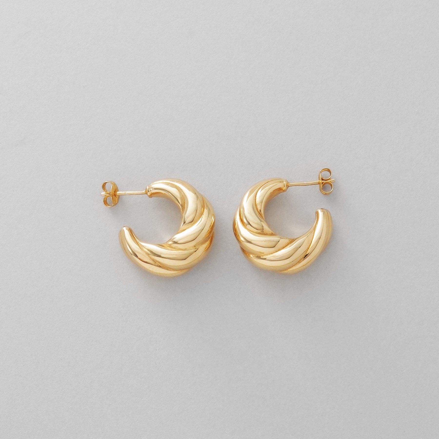 COCOSHNIK ONKITSCH「シルバー ホロウフープ クロワッサンピアス GP」|ピアス|