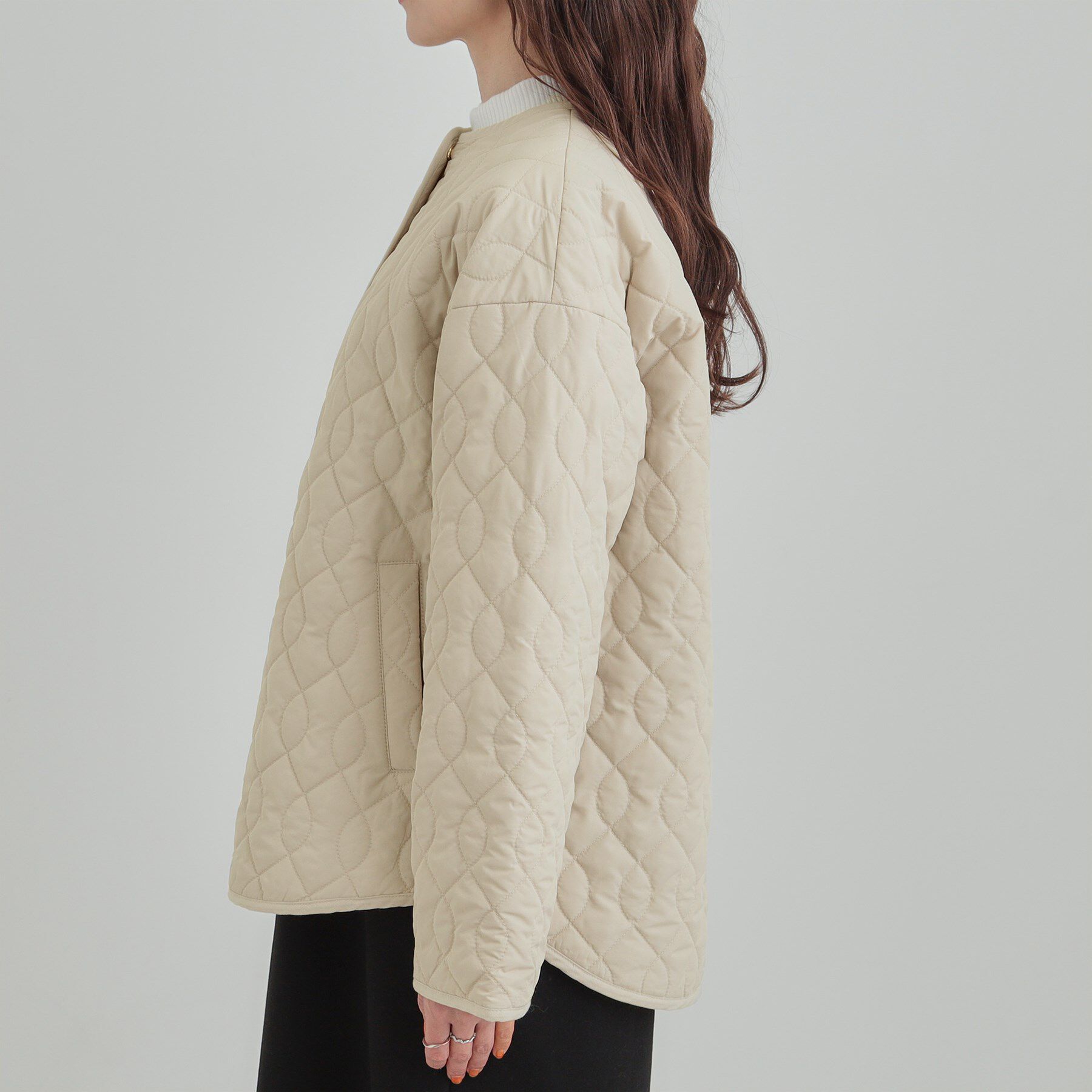 SHOO･LA･RUE「【洗濯機可/S-LL/撥水】ゴールドパーツで上品に 大人が着たい ノーカラーキルトジャケット」|ノーカラージャケット|