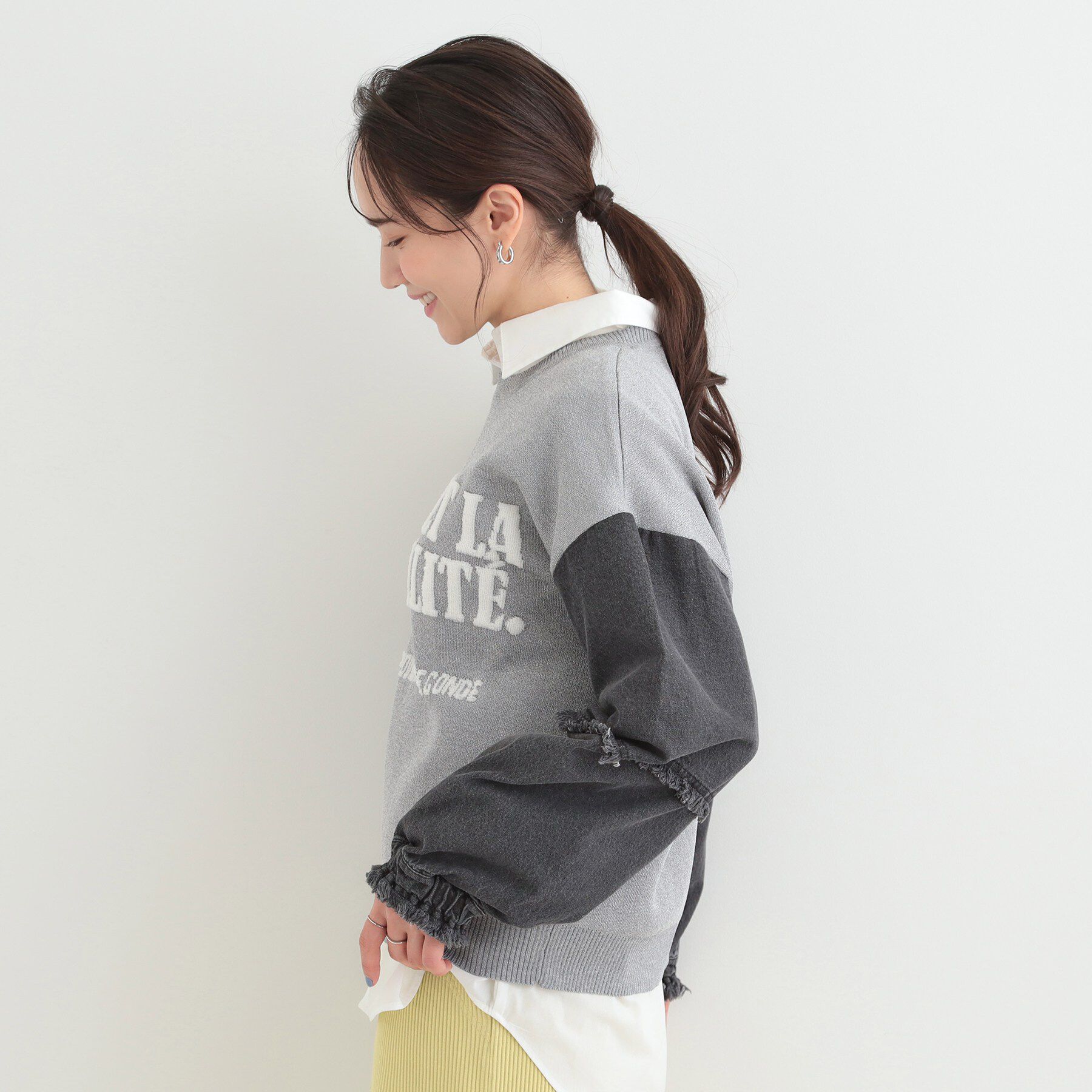 SHOO･LA･RUE「デニム袖切替ロゴニット」|ニット・セーター|