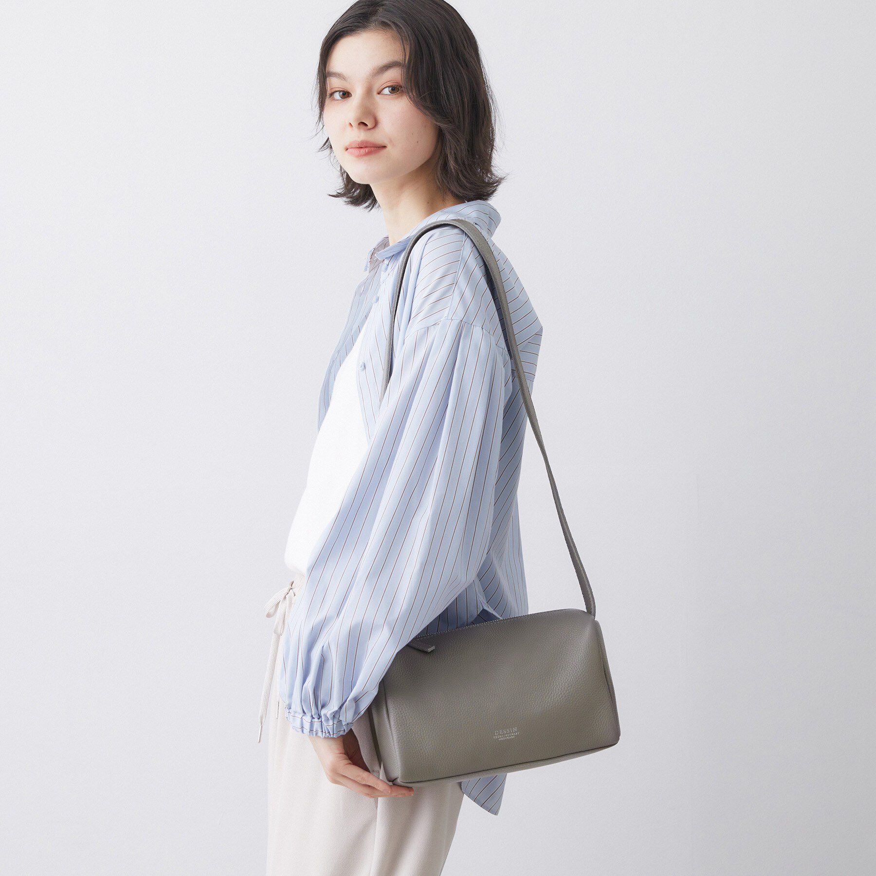 Dessin「【軽量】本革スクエアショルダーバッグ」|ショルダー・メッセンジャー|