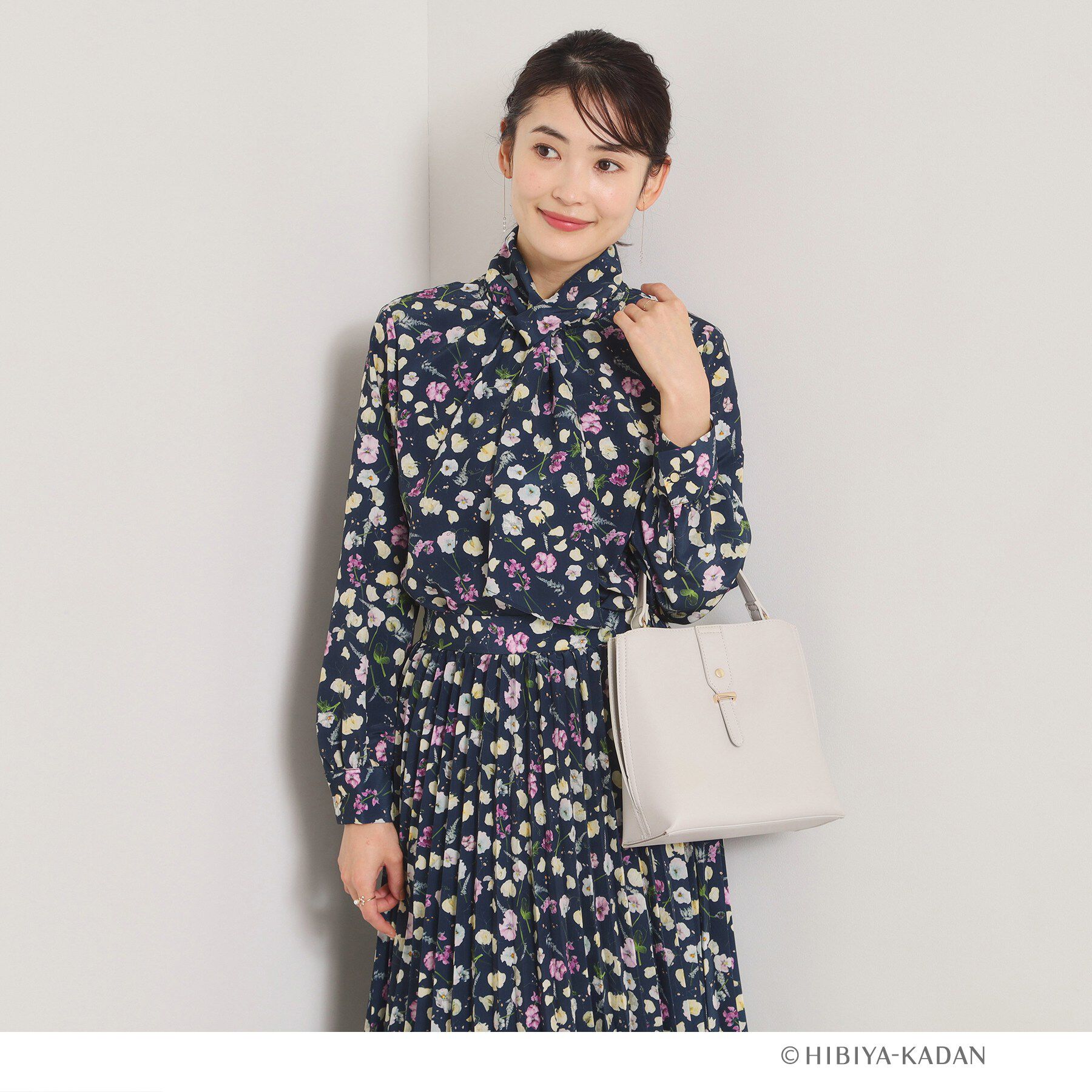 ITS&rsquo;DEMO「【ITS&rsquo;DEMO &times; HIBIYA－KADAN】楊柳ボウタイブラウス」|シャツ・ブラウス|