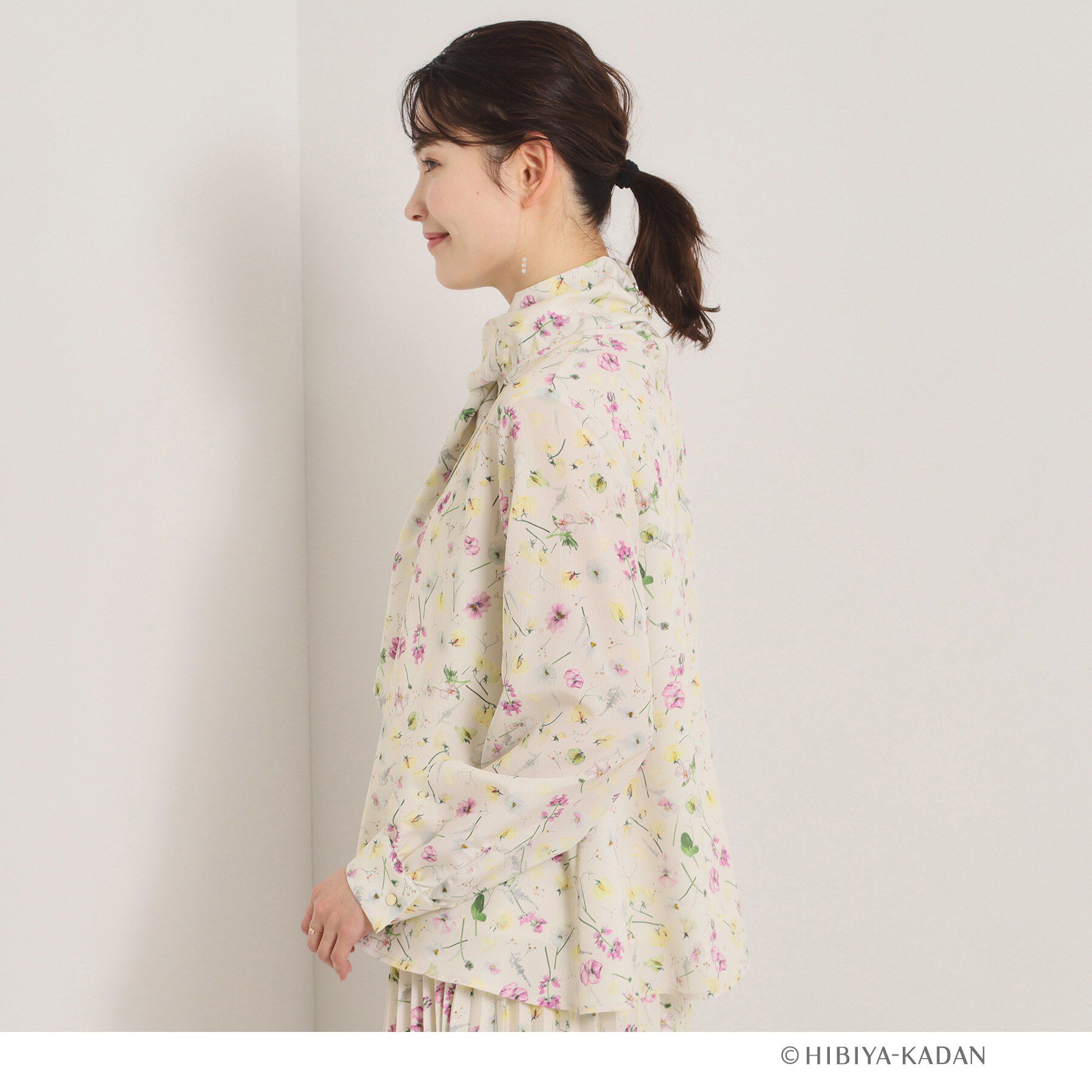 ITS&rsquo;DEMO「【ITS&rsquo;DEMO &times; HIBIYA－KADAN】楊柳ボウタイブラウス」|シャツ・ブラウス|