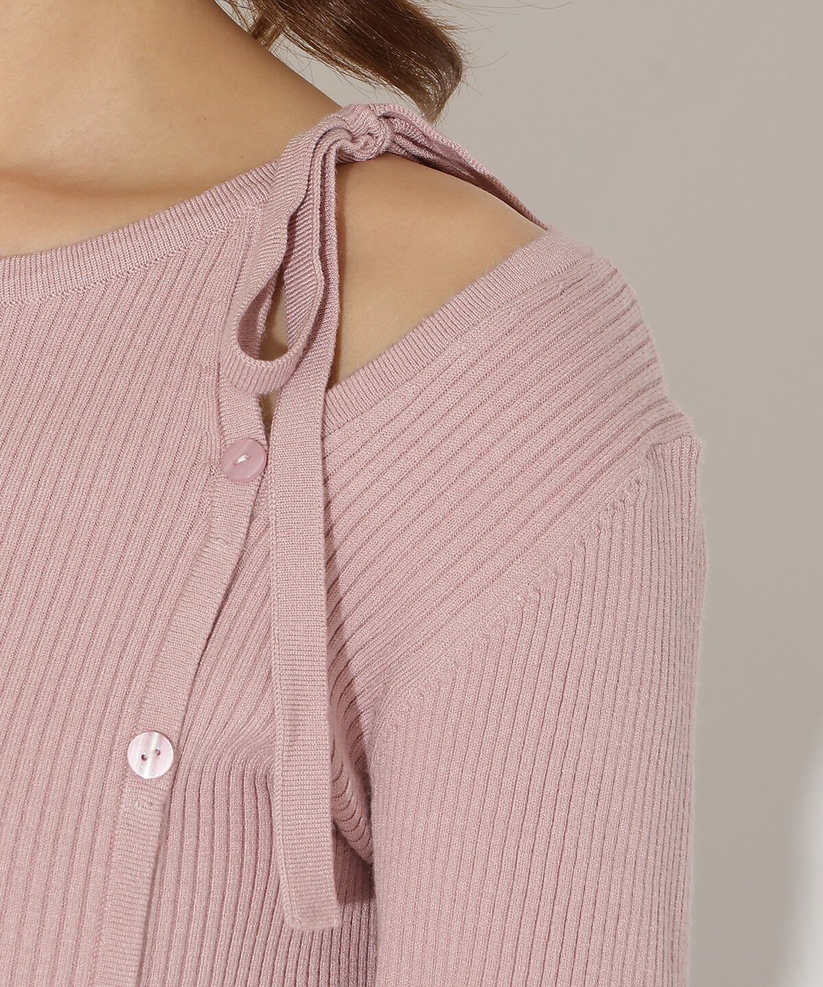 アンドクチュール「アシメリボンスリットプルオーバー」|ニット・セーター|