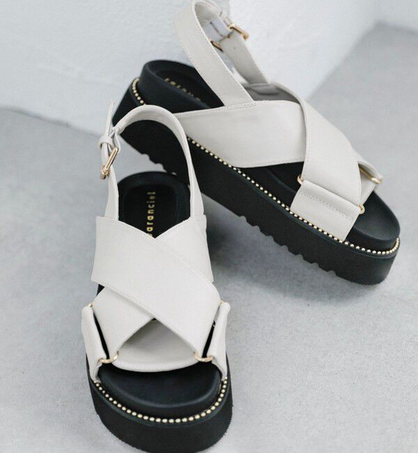 quaranciel「quaranciel: プラットフォーム クロス スタッズ サンダル」|サンダル|