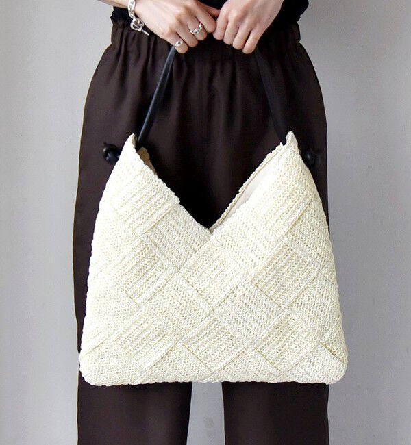 quaranciel「《一部追加予約》quaranciel: ワンハンドル Vカット メッシュ バッグ（A4対応）」|トートバッグ|オフホワイト