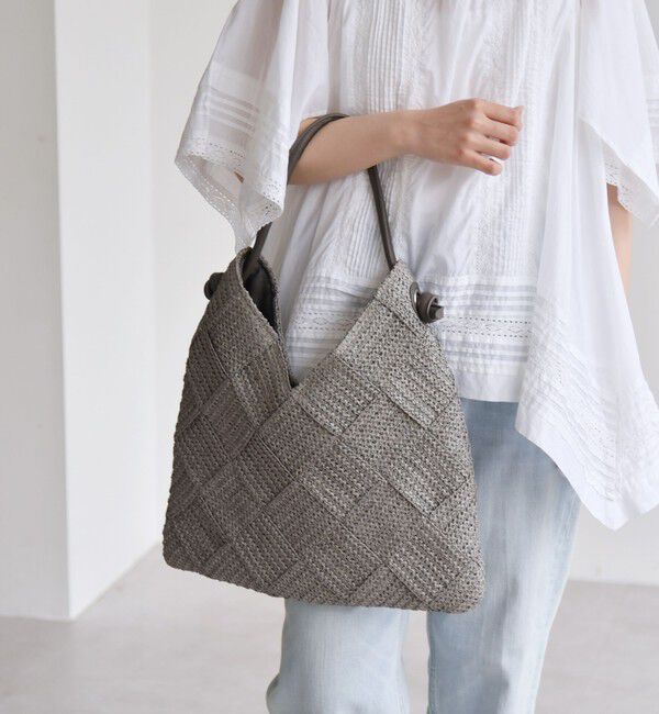 quaranciel「《一部追加予約》quaranciel: ワンハンドル Vカット メッシュ バッグ（A4対応）」|トートバッグ|チャコールグレー