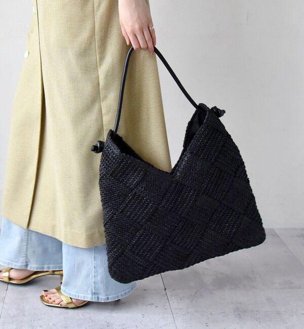 quaranciel「《一部追加予約》quaranciel: ワンハンドル Vカット メッシュ バッグ（A4対応）」|トートバッグ|ブラック