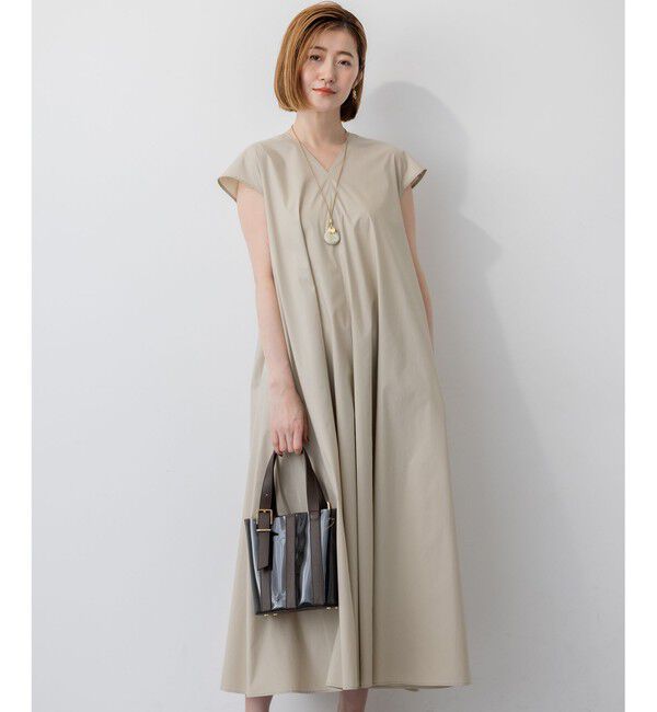 23区「【接触冷感/撥水加工/洗える】ストレッチブロード Vネックワンピース」|ワンピース|ベージュ系