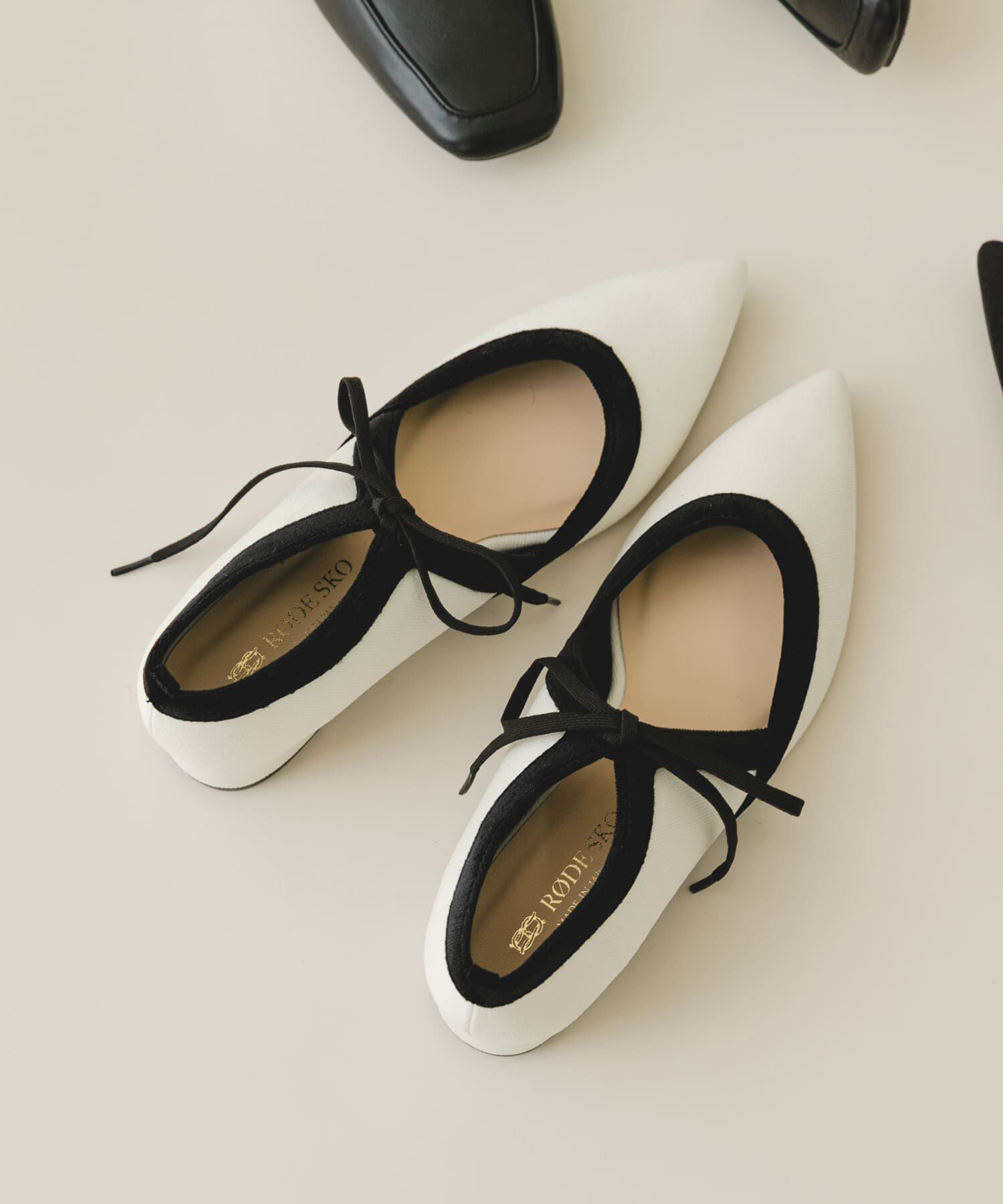 RODE SKO「『MADE IN JAPAN』チャンキーヒールリボンパンプス」|パンプス|オフホワイト