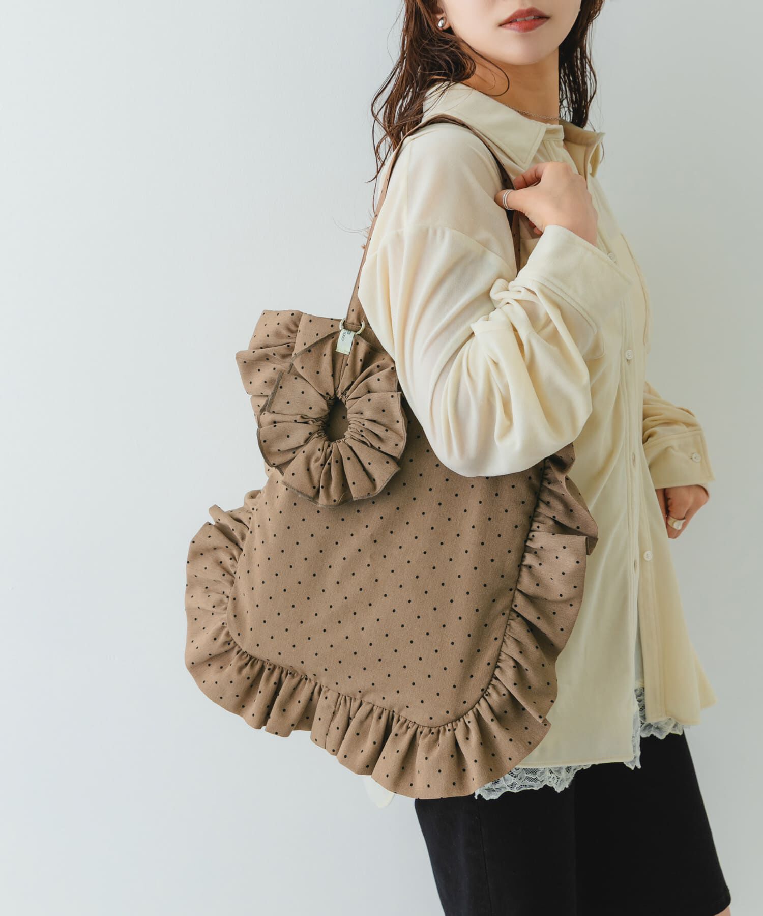 RODE SKO「シュシュセットサイドフリルトート」|トートバッグ|ベージュ