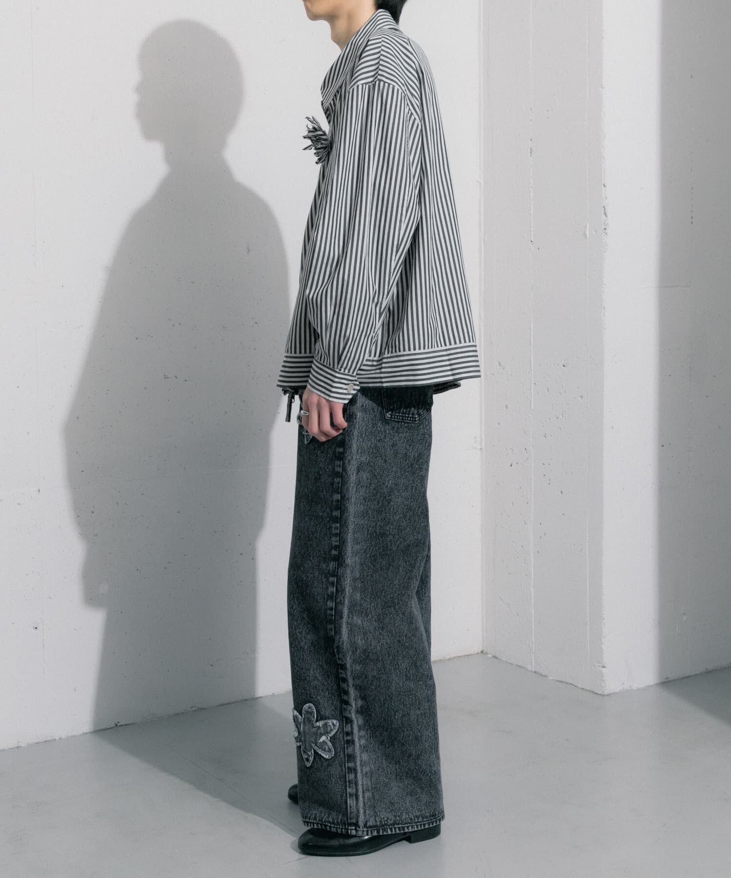 SENSE OF PLACE by URBAN RESEARCH「hxcyyd &times; SOP　ストライプフラワーコサージュシャツブルゾン(UNISEX)」|ブルゾン・スタジャン|