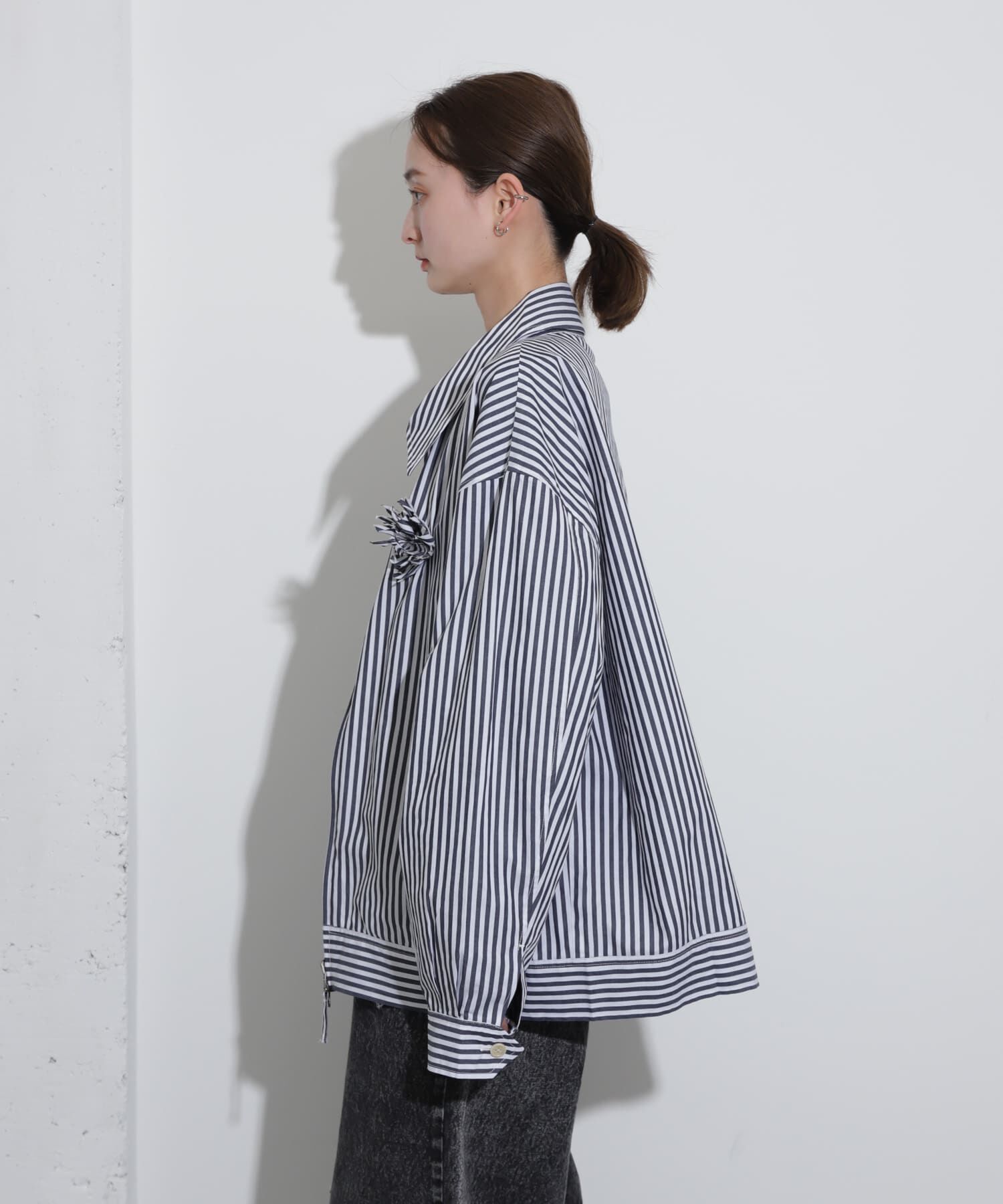 SENSE OF PLACE by URBAN RESEARCH「hxcyyd &times; SOP　ストライプフラワーコサージュシャツブルゾン(UNISEX)」|ブルゾン・スタジャン|