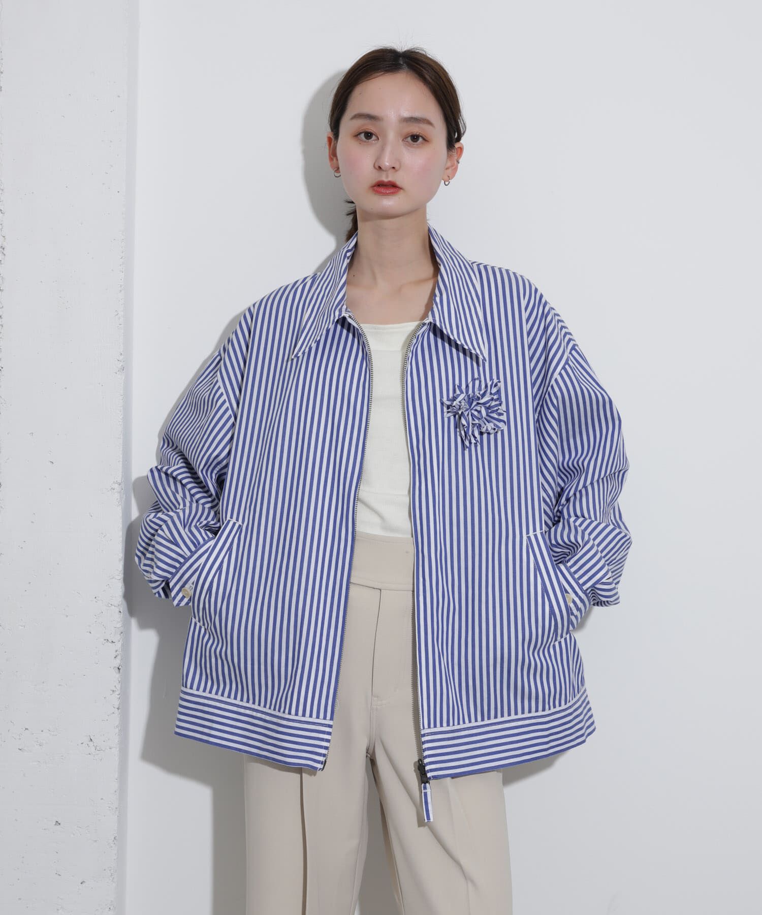 SENSE OF PLACE by URBAN RESEARCH「hxcyyd &times; SOP　ストライプフラワーコサージュシャツブルゾン(UNISEX)」|ブルゾン・スタジャン|