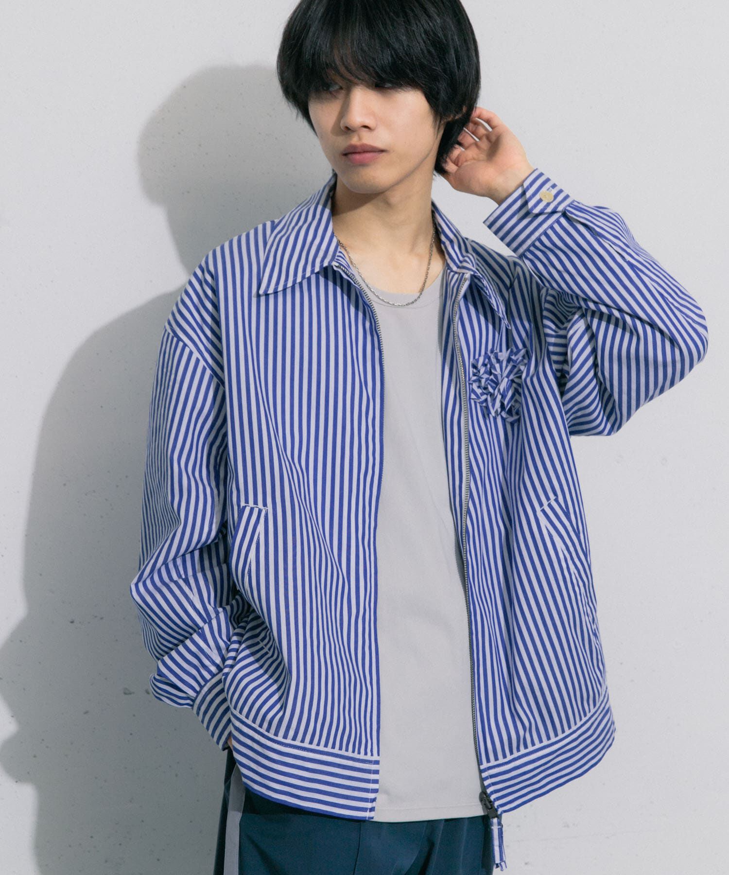SENSE OF PLACE by URBAN RESEARCH「hxcyyd &times; SOP　ストライプフラワーコサージュシャツブルゾン(UNISEX)」|ブルゾン・スタジャン|