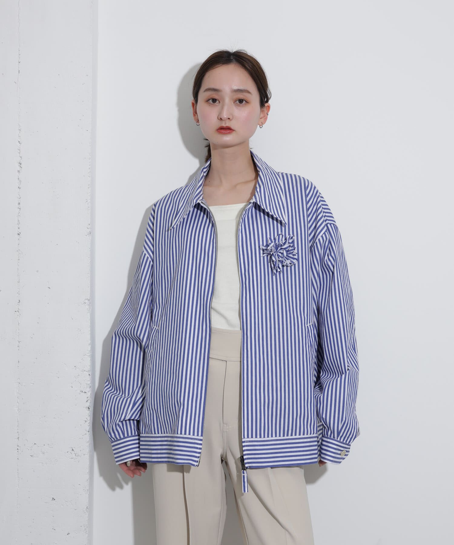 SENSE OF PLACE by URBAN RESEARCH「hxcyyd &times; SOP　ストライプフラワーコサージュシャツブルゾン(UNISEX)」|ブルゾン・スタジャン|