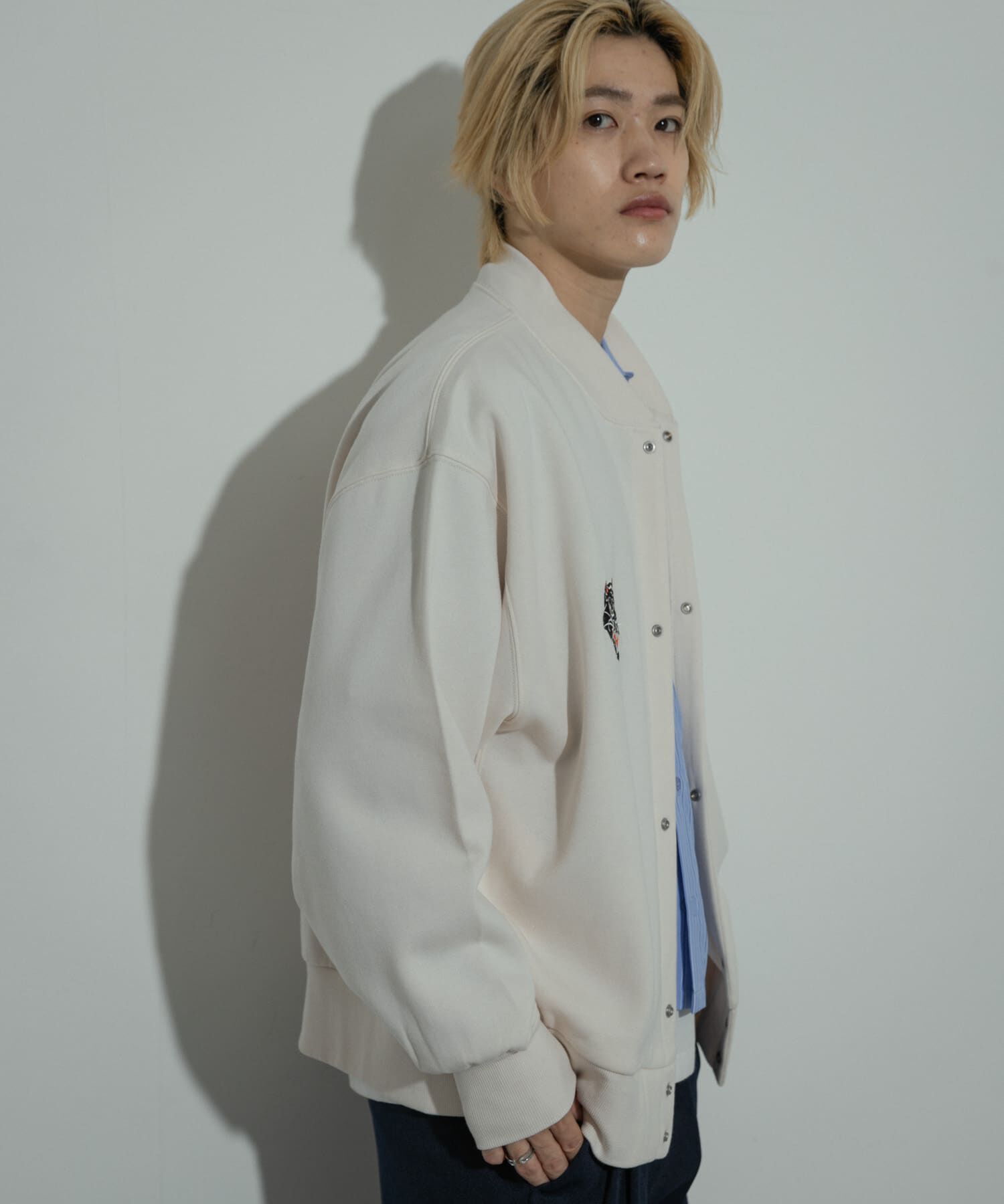 SENSE OF PLACE by URBAN RESEARCH「シシュウスウェットブルゾン」|ブルゾン・スタジャン|アイボリー