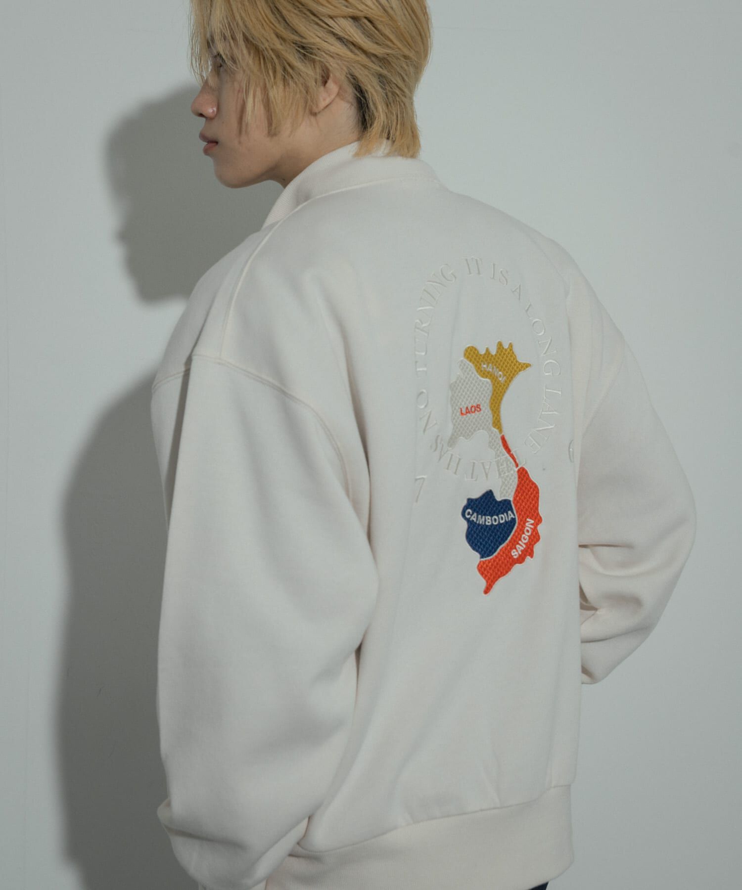 SENSE OF PLACE by URBAN RESEARCH「シシュウスウェットブルゾン」|ブルゾン・スタジャン|