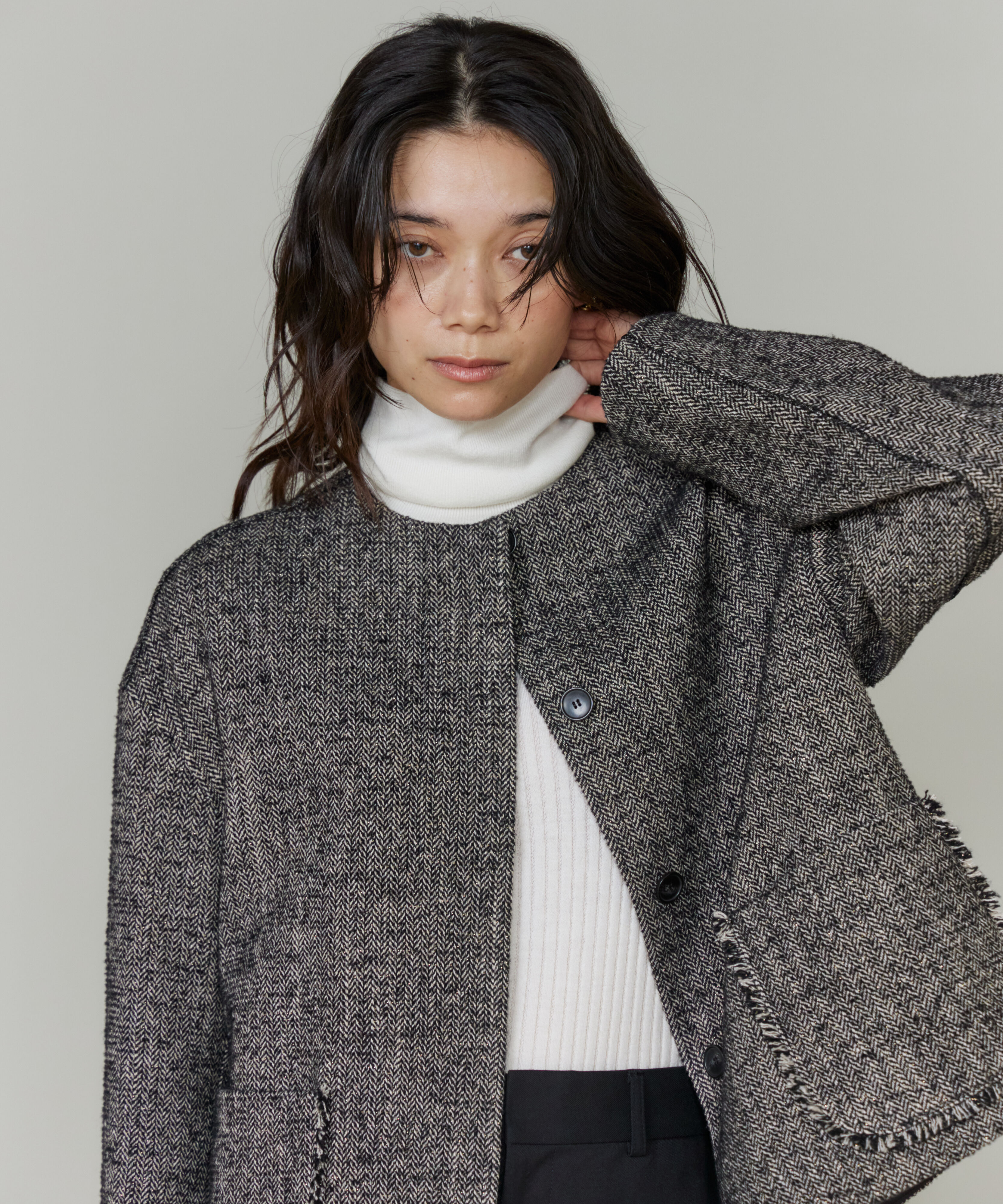 INED「ヘリンボーン柄ノーカラーショートコート」|ピーコート|