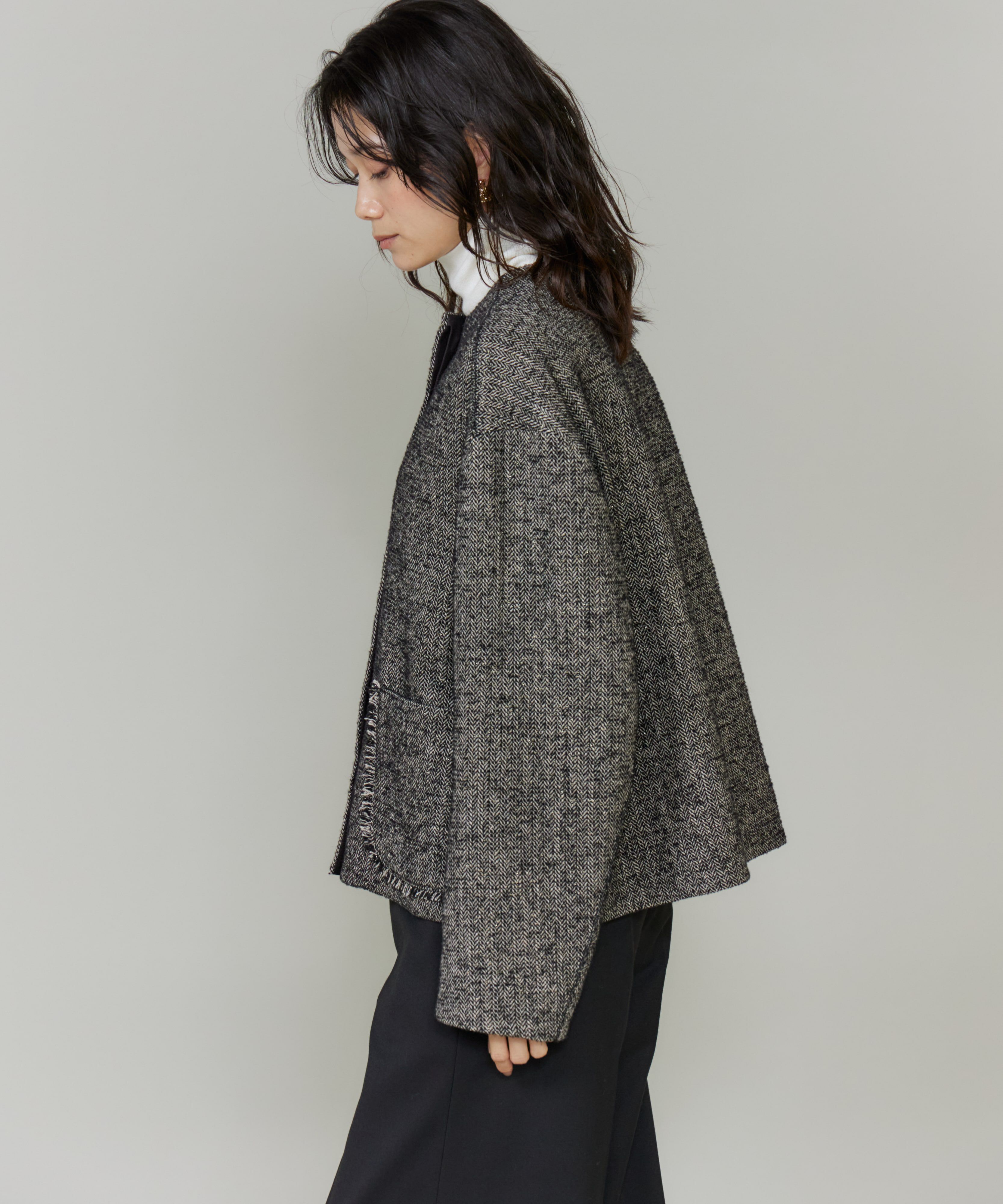 INED「ヘリンボーン柄ノーカラーショートコート」|ピーコート|