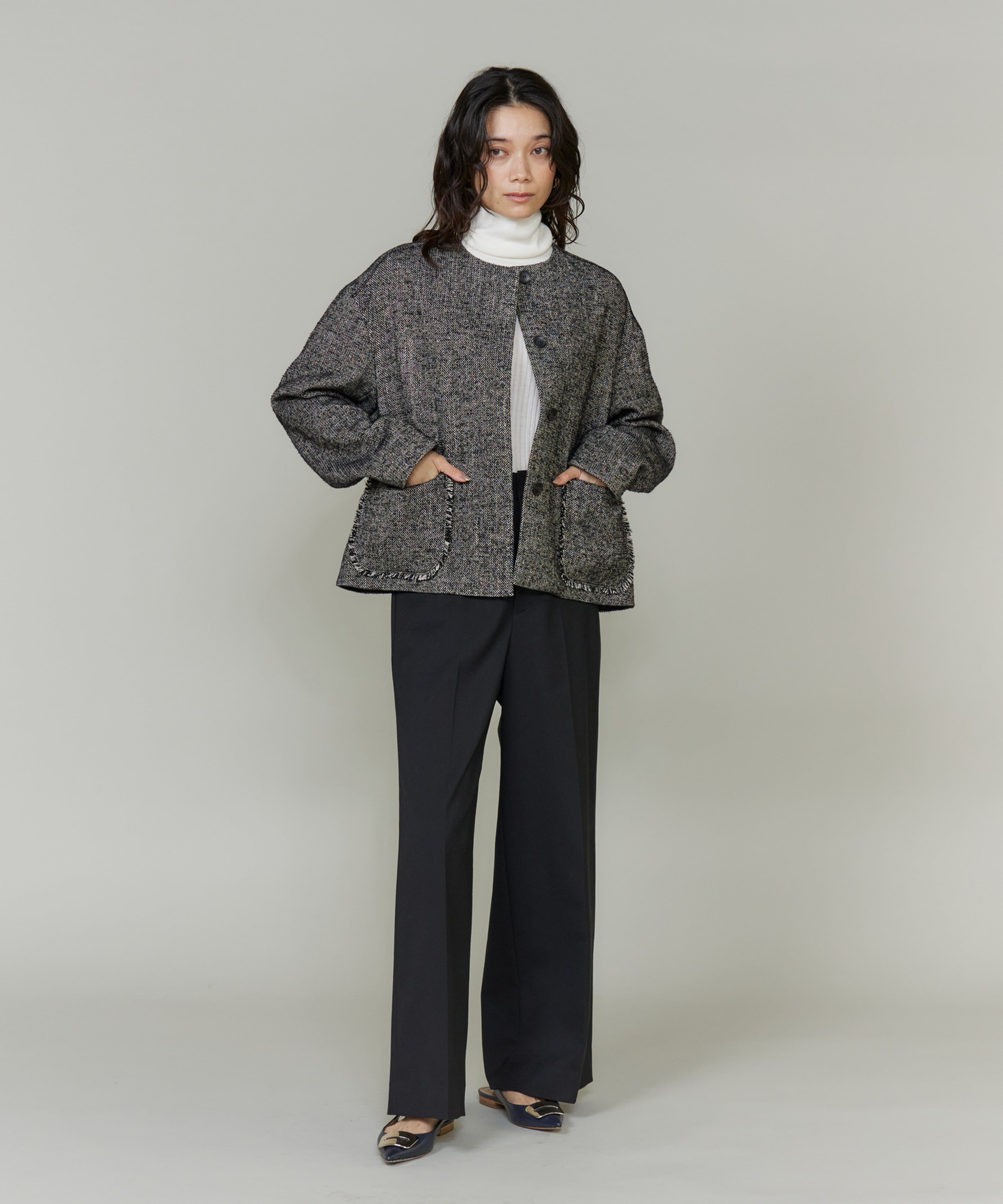 INED「ヘリンボーン柄ノーカラーショートコート」|ピーコート|