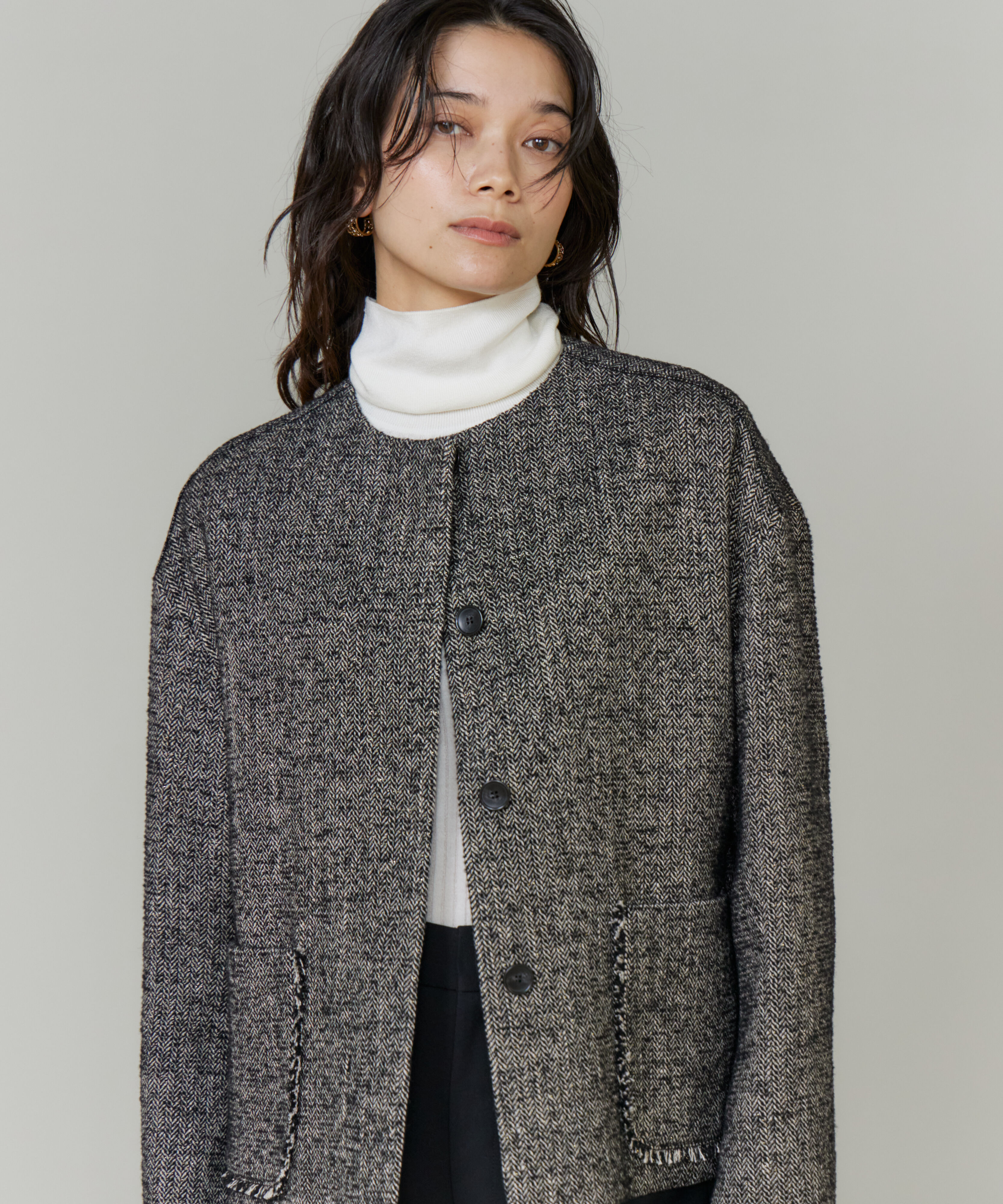 INED「ヘリンボーン柄ノーカラーショートコート」|ピーコート|