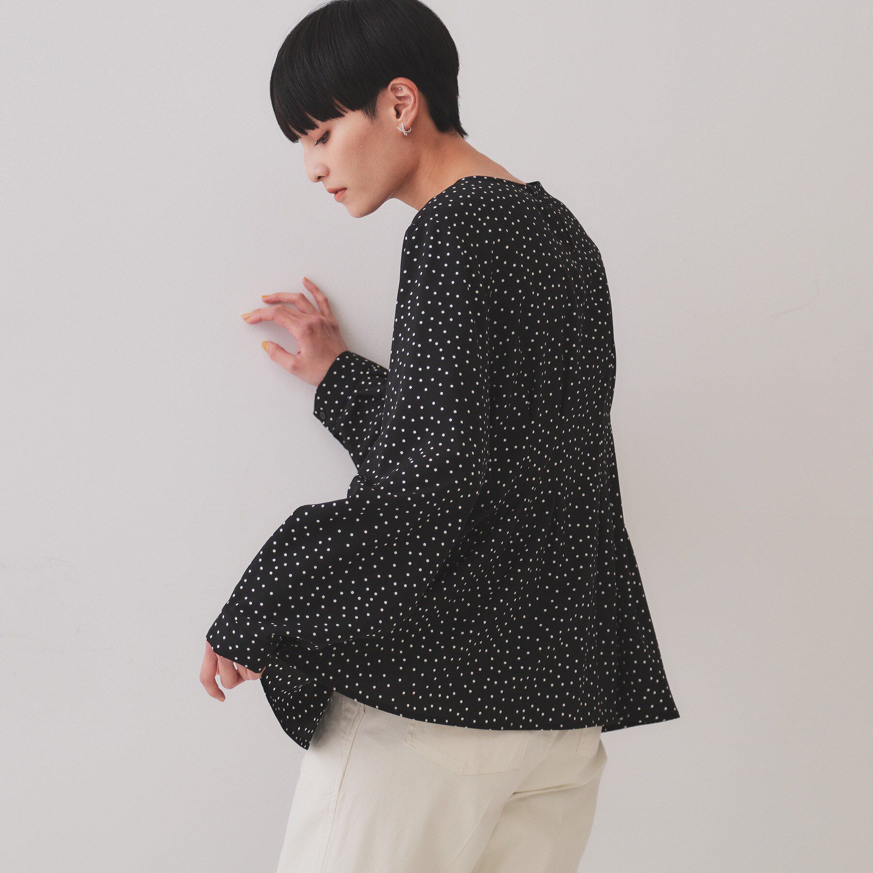 OPAQUE.CLIP「ドットプリントタックブラウス【洗濯機洗い可】」|シャツ・ブラウス|ブラック(119)