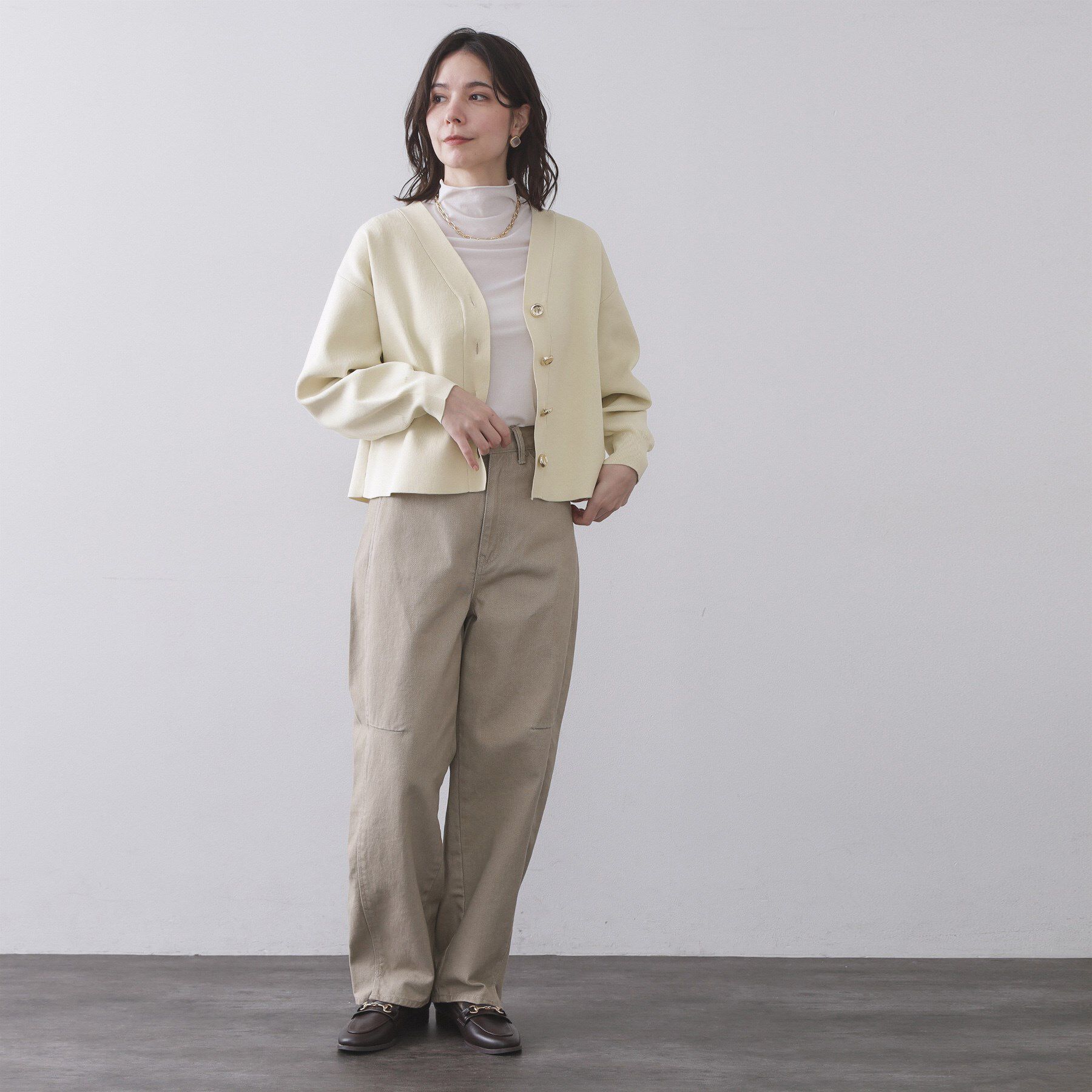 OPAQUE.CLIP「ゴールドビックボタンVネックニットカーディガン【洗濯機OK】」|カーディガン|