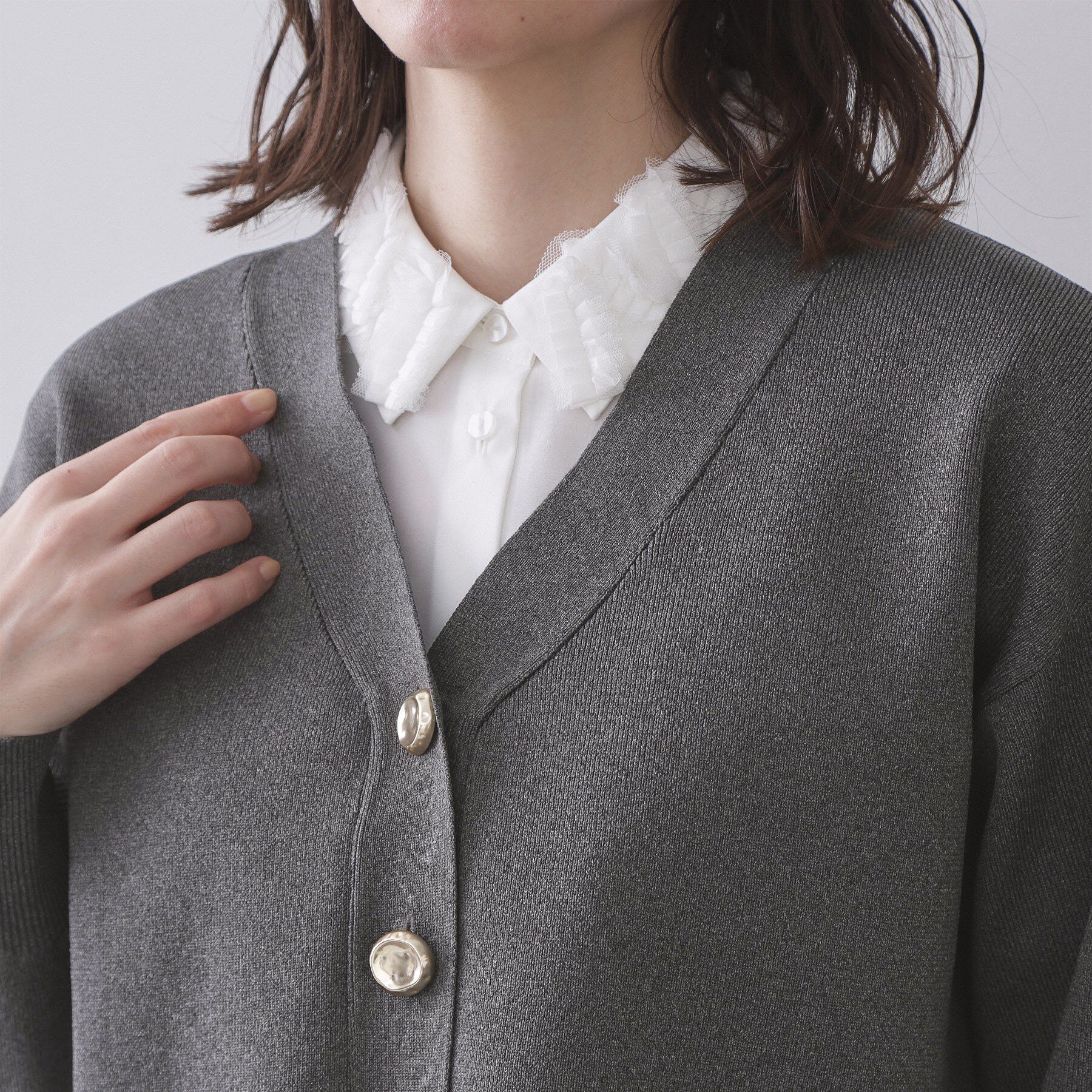 OPAQUE.CLIP「ゴールドビックボタンVネックニットカーディガン【洗濯機OK】」|カーディガン|