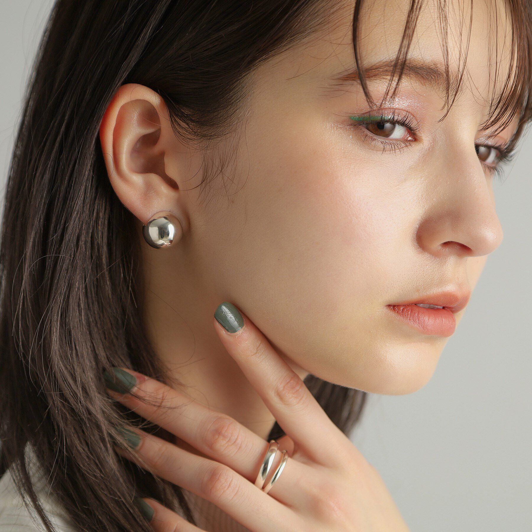 COCOSHNIK ONKITSCH「シルバー ハギーピアス ボールL」|ピアス|