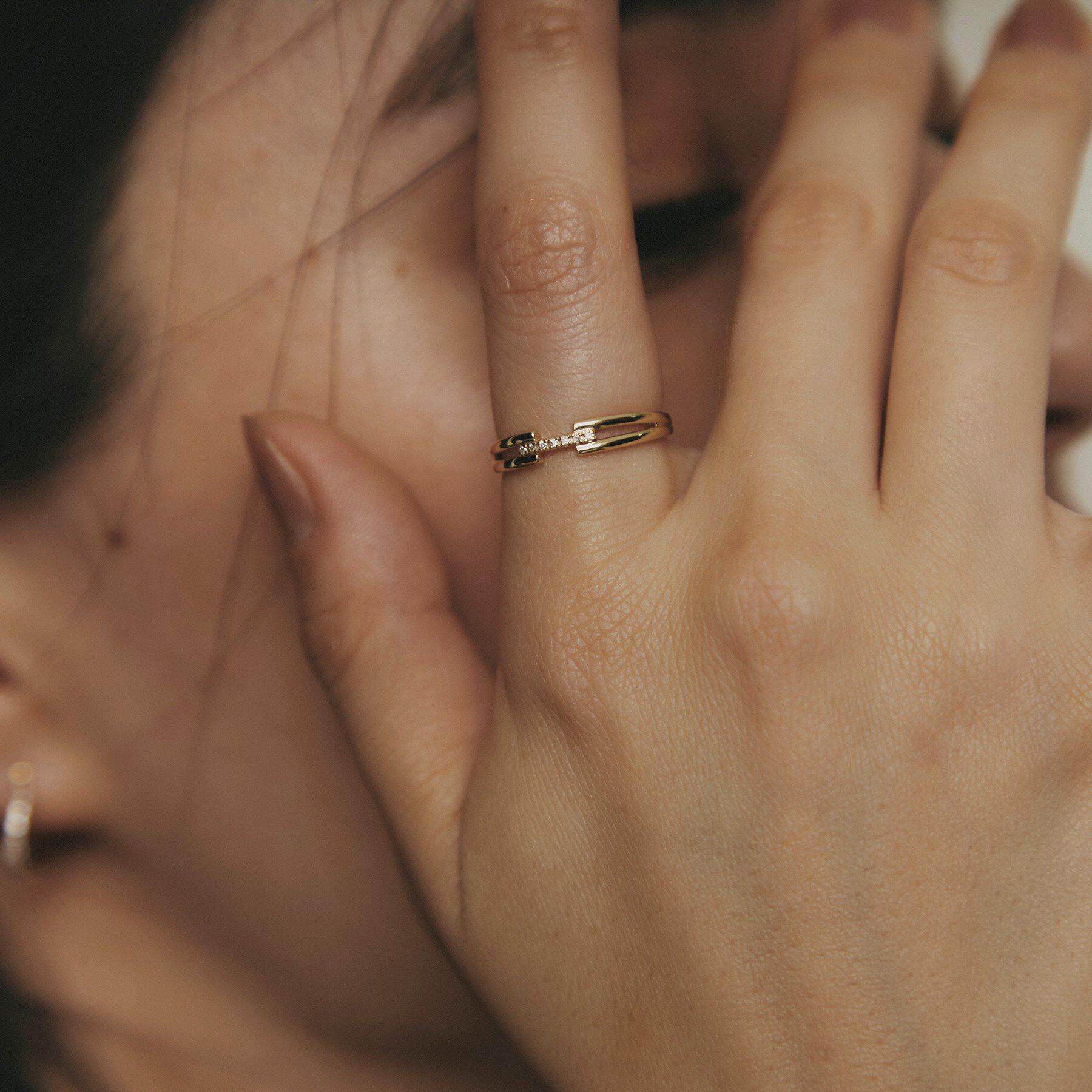 COCOSHNIK「K10ダイヤモンド ブリッジ リング」|リング|