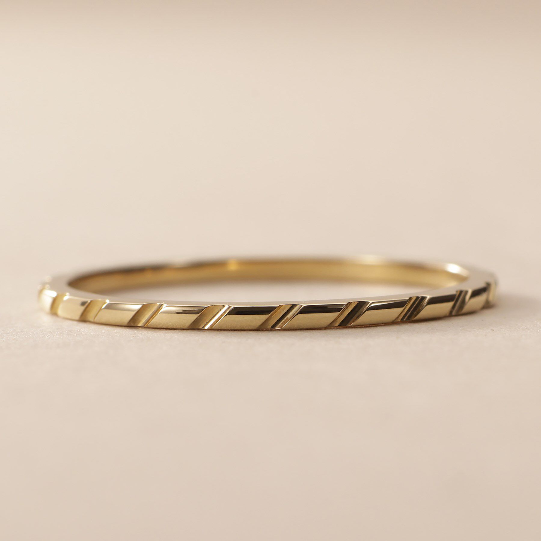 COCOSHNIK ONKITSCH「K10スキニーリング パラレルスラッシュ」|リング|