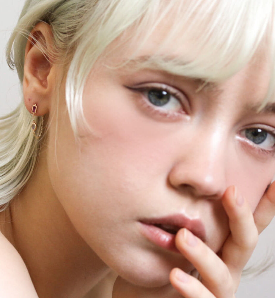  「ロードライトガーネット / ロイヤルブルームーンストーン チェーンフープ ピアス | K10YG」|ピアス|