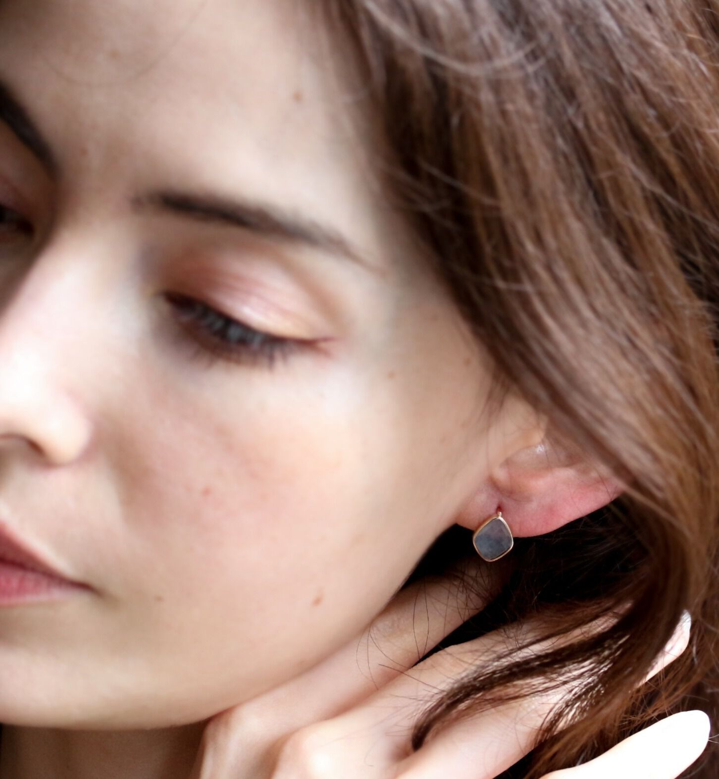  「カラーストーン ピアス | K10YG 〈ミルキーアクアマリン / ルチルクォーツ〉」|ピアス|