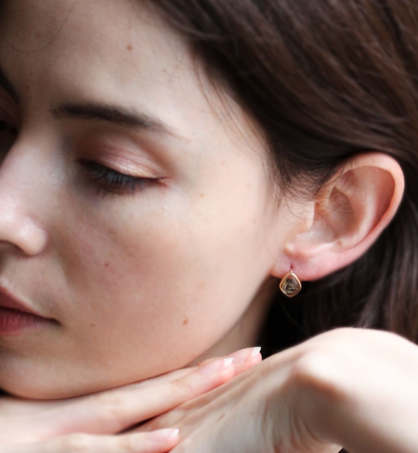  「カラーストーン ピアス | K10YG 〈ミルキーアクアマリン / ルチルクォーツ〉」|ピアス|